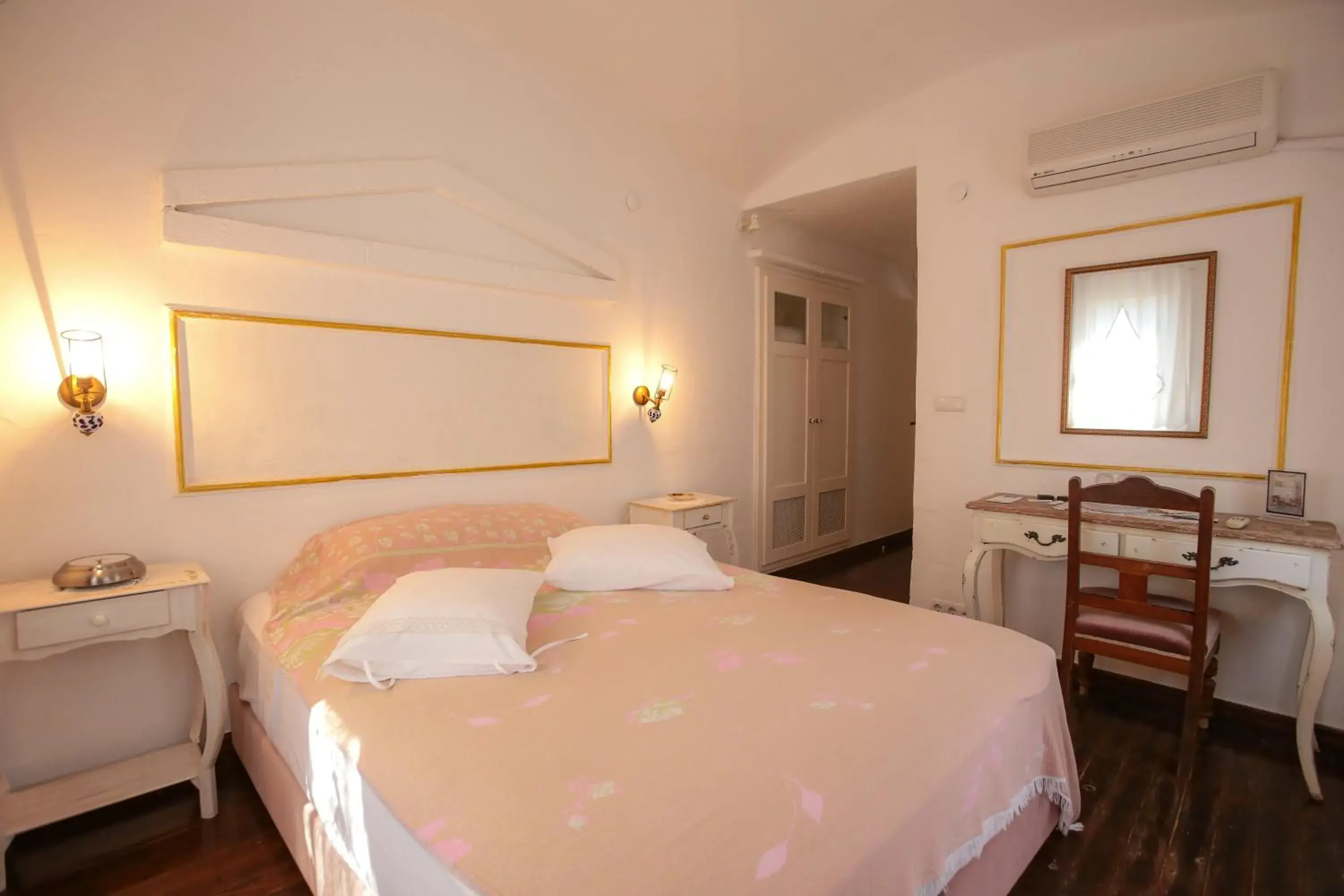 Photo of the whole room in Moshinos Hotel Photo of the whole room in Moshinos Hotel