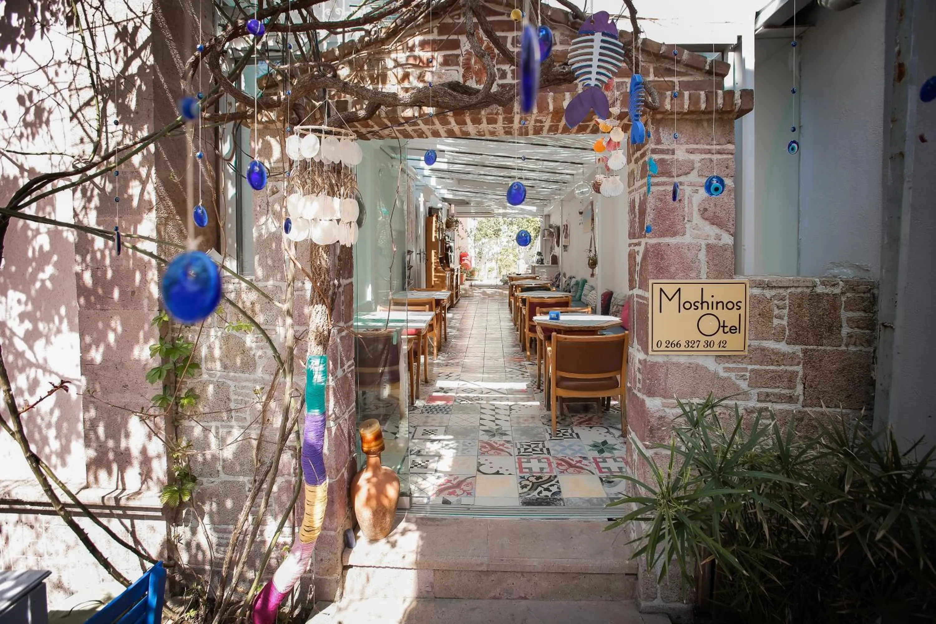 Dining area in Moshinos Hotel