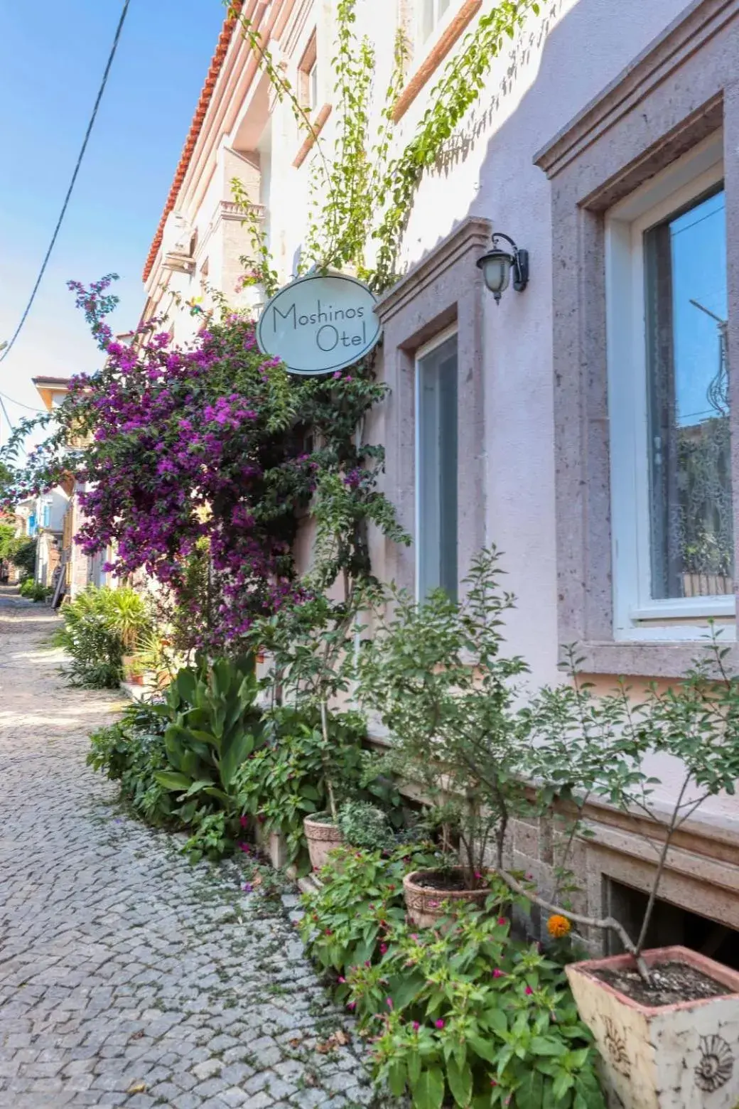 Property building in Moshinos Hotel Property building in Moshinos Hotel