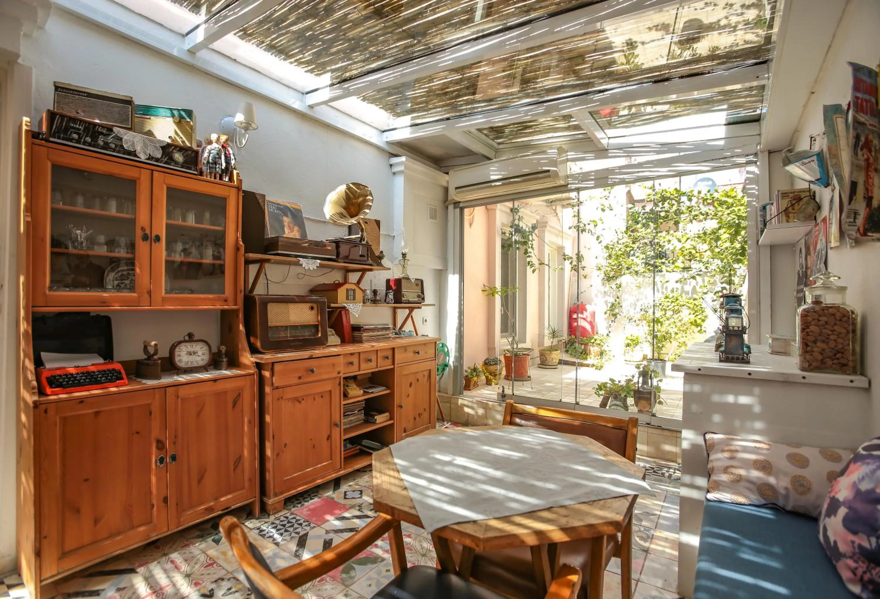 Seating area in Moshinos Hotel