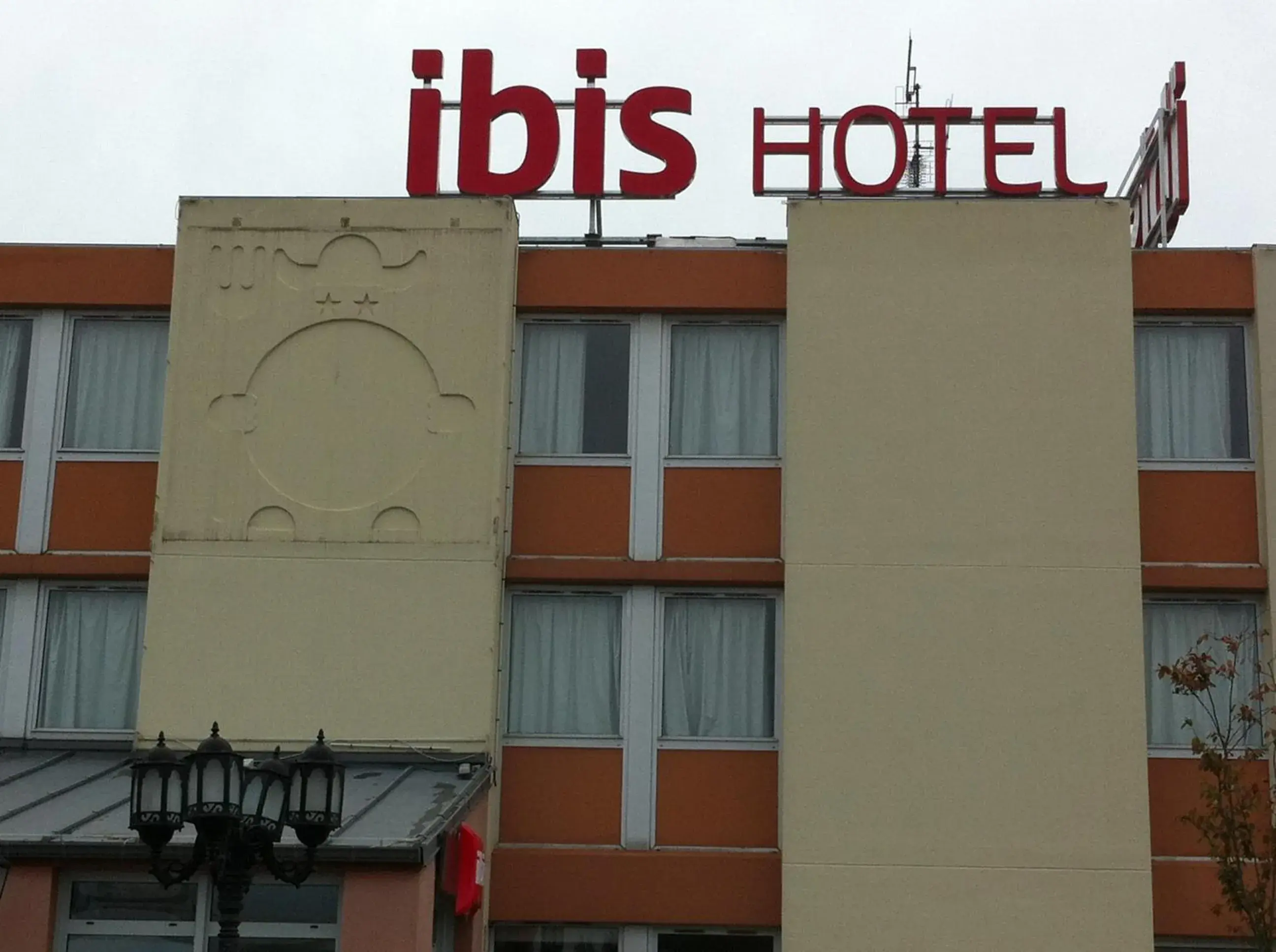 Facade/entrance in ibis Laon Facade/entrance in ibis Laon