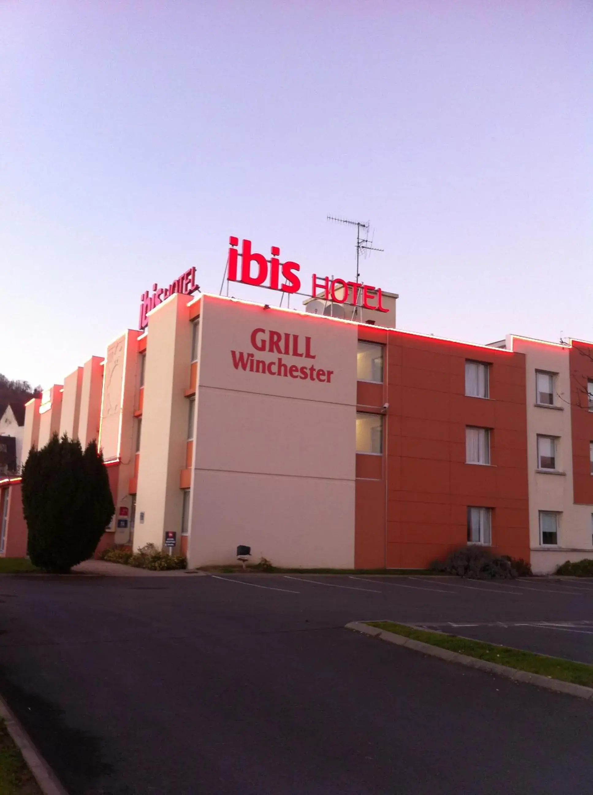 Facade/entrance in ibis Laon Facade/entrance in ibis Laon