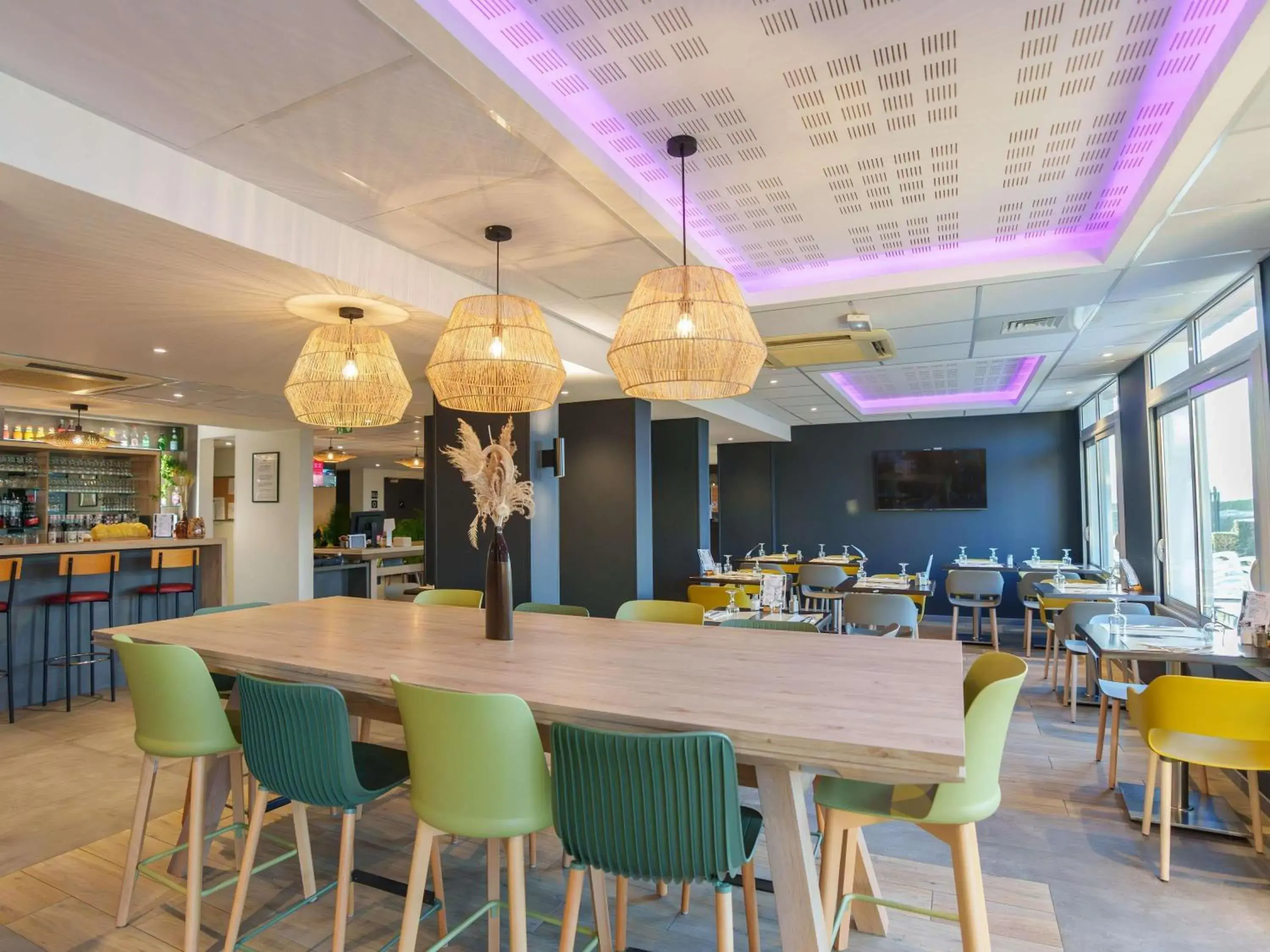Lounge or bar in ibis Laon Lounge or bar in ibis Laon