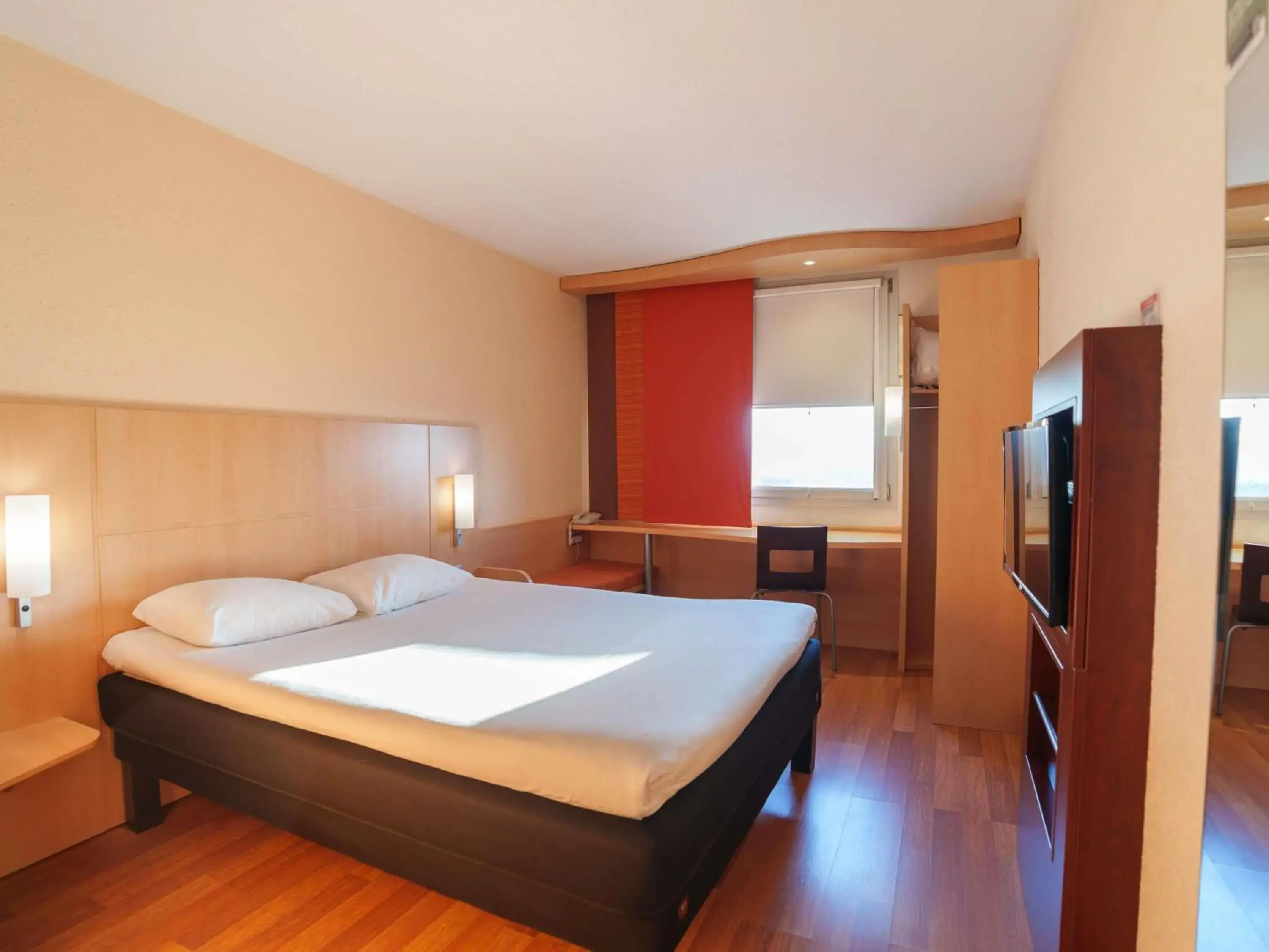 Bedroom, Bed in ibis Laon Bedroom, Bed in ibis Laon