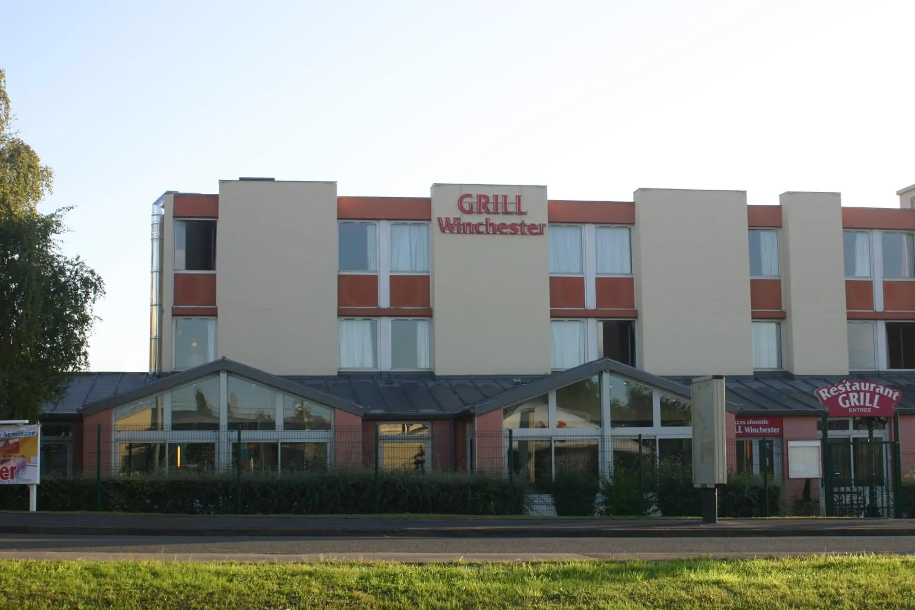 Facade/entrance in ibis Laon Facade/entrance in ibis Laon