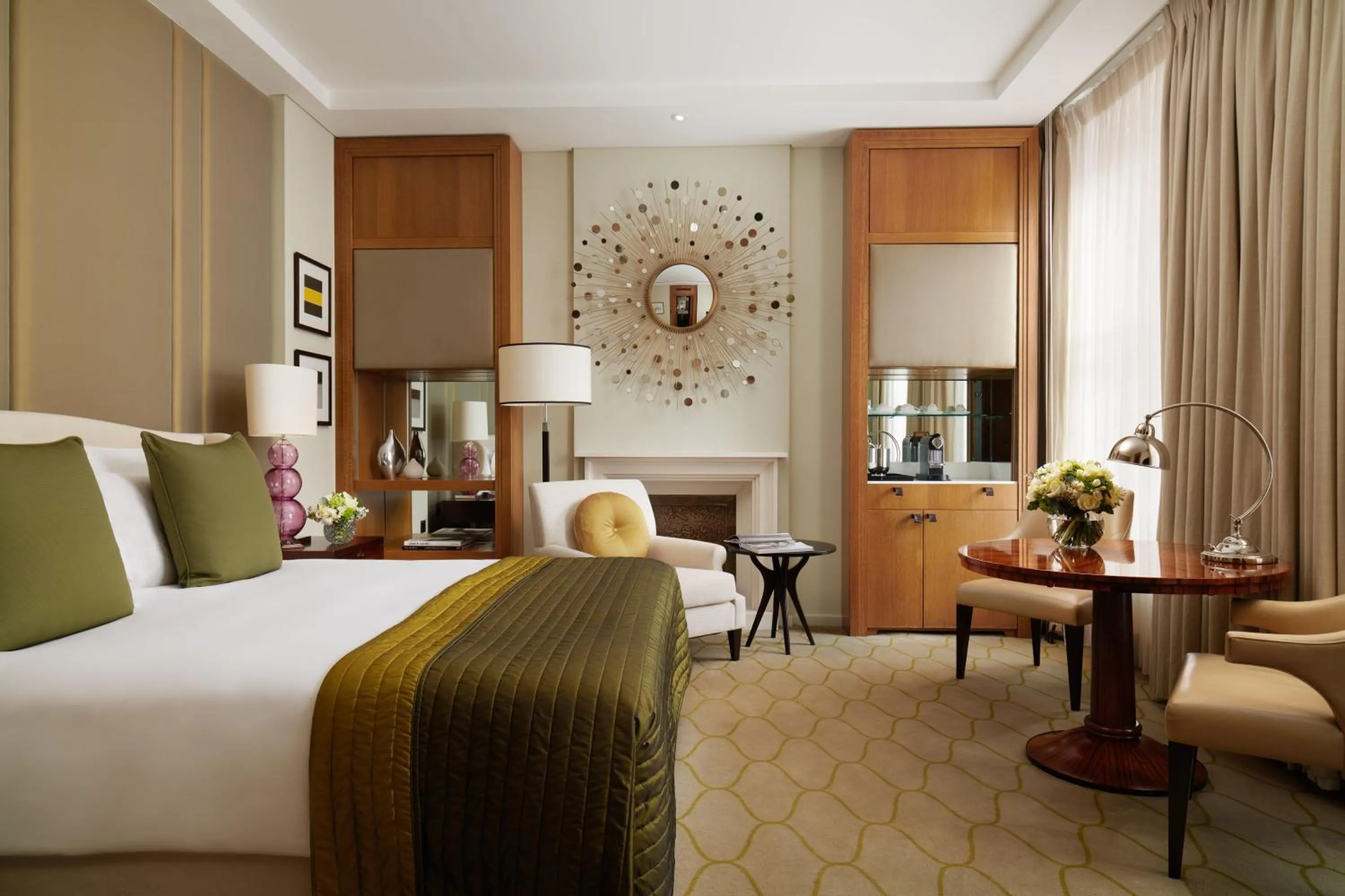 Bedroom, Bed in Corinthia London