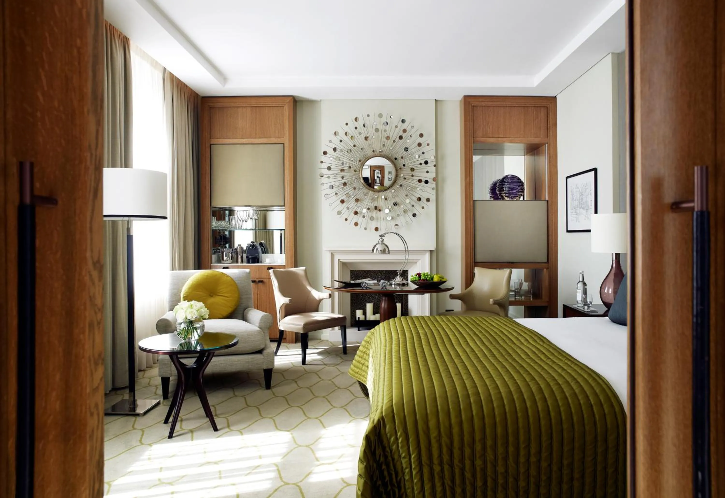 Bedroom, Bed in Corinthia London