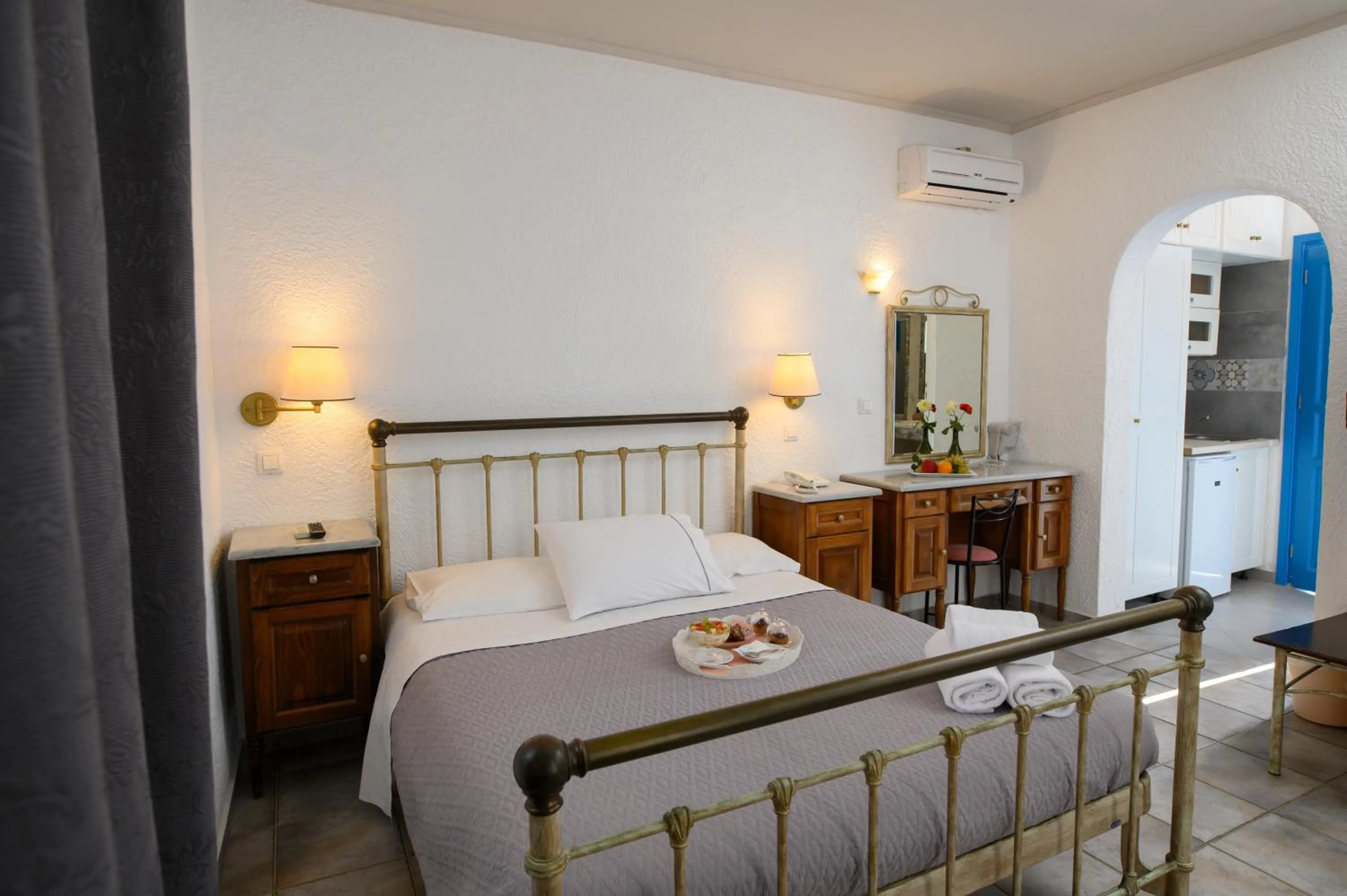 Bedroom, Bed in Lakki Village