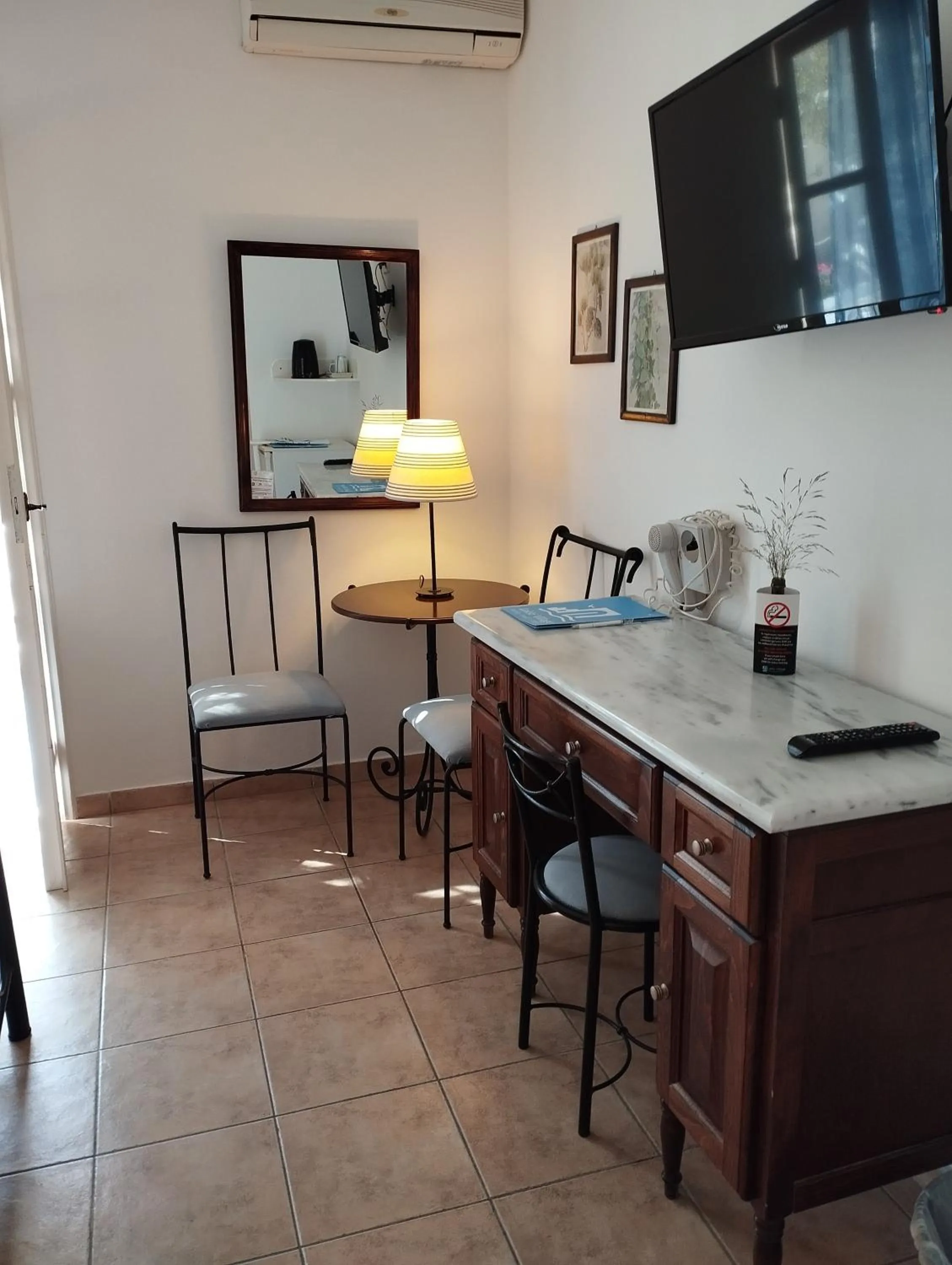 Bedroom in Lakki Village