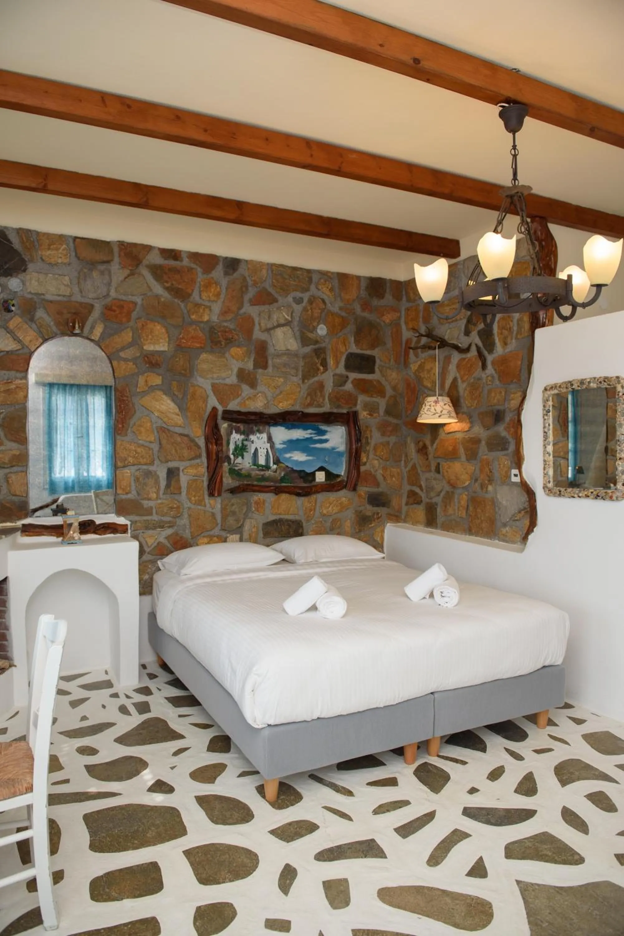 Bedroom, Bed in Lakki Village