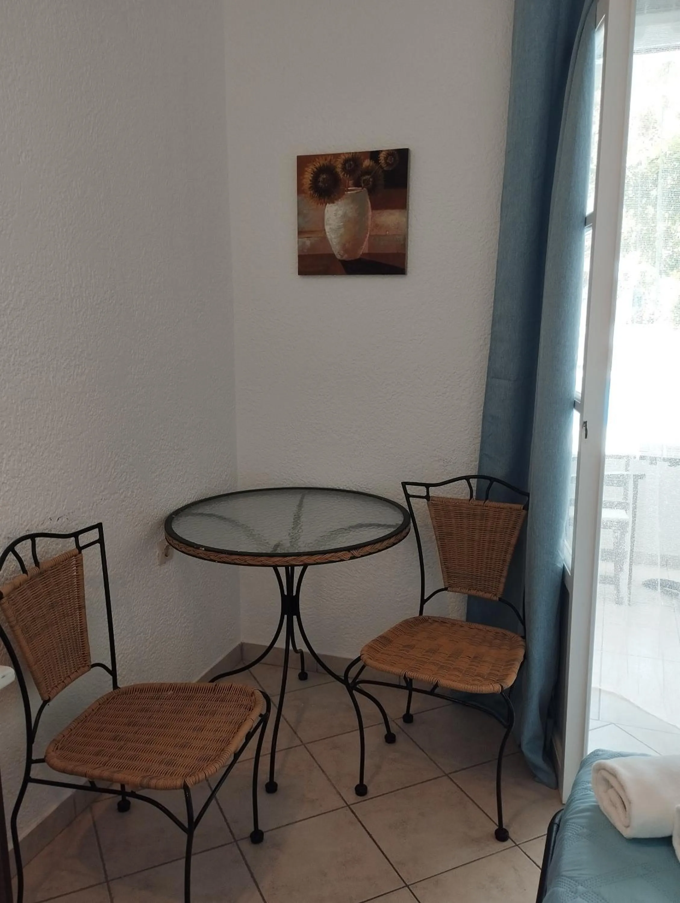 Photo of the whole room in Lakki Village