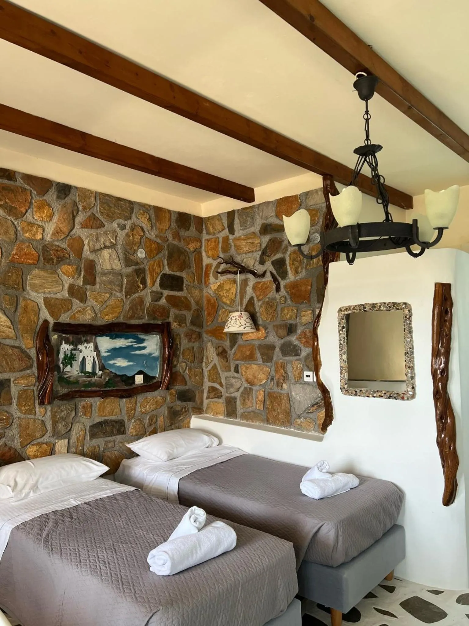 Photo of the whole room, Bed in Lakki Village