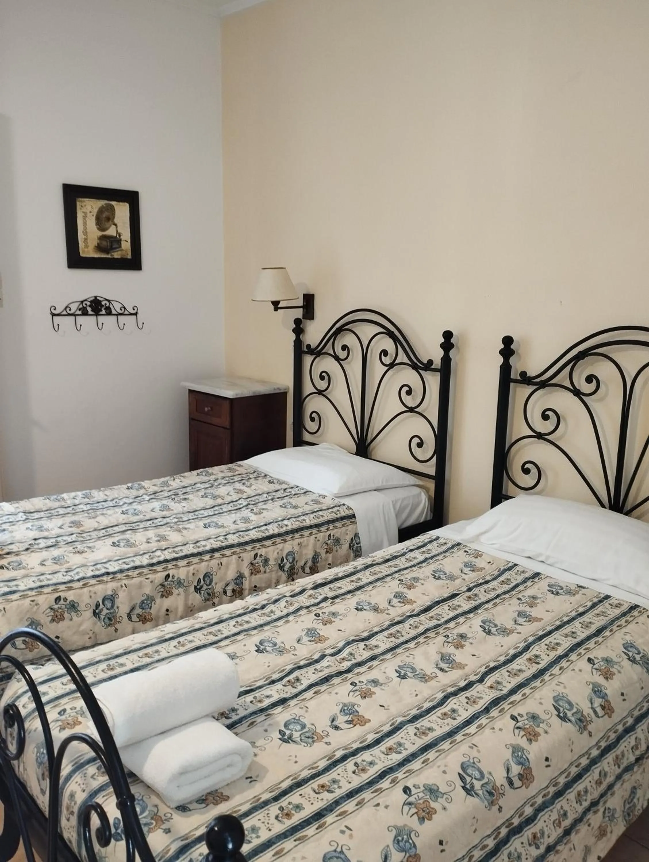 Bedroom, Bed in Lakki Village