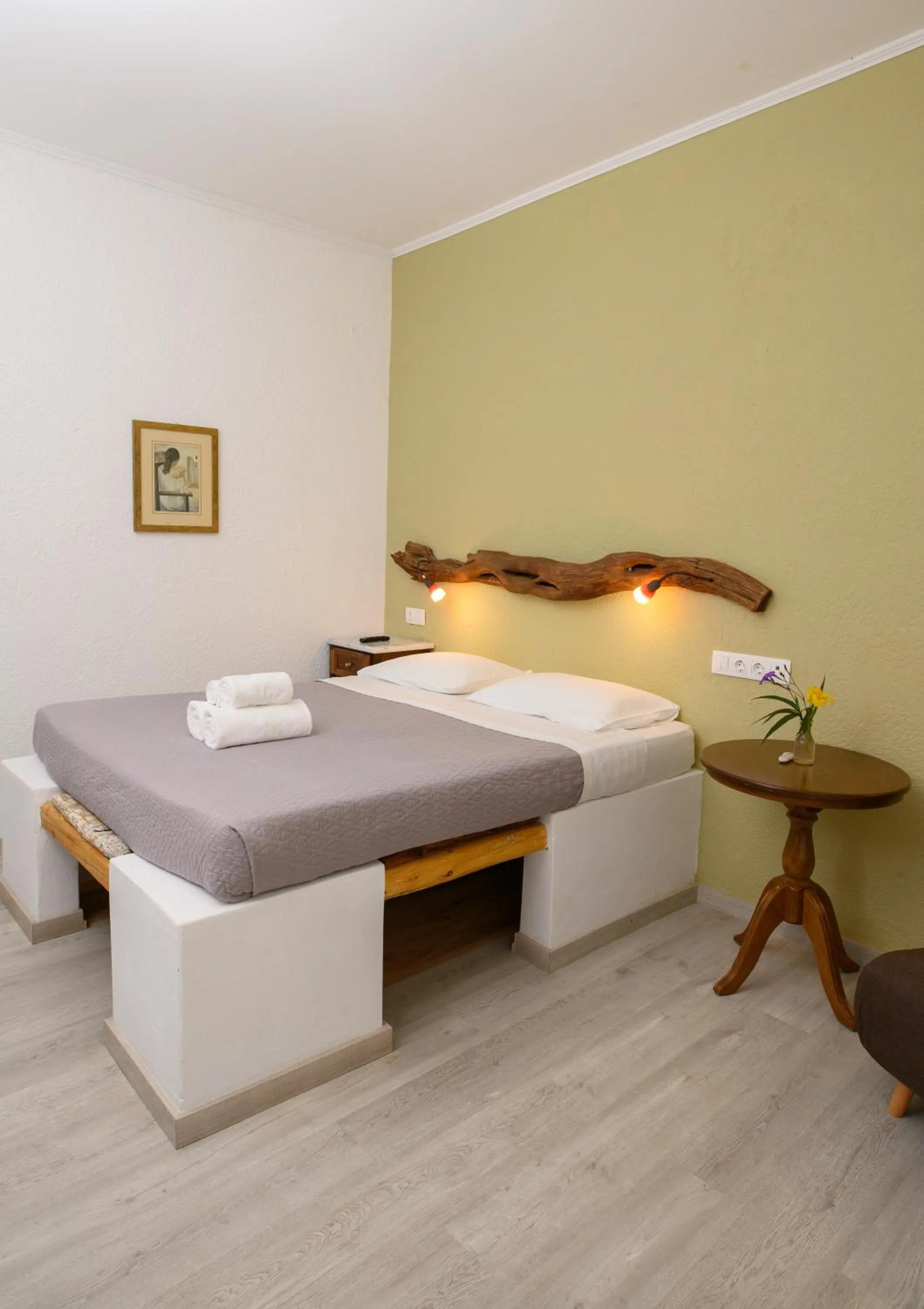 Bed in Lakki Village