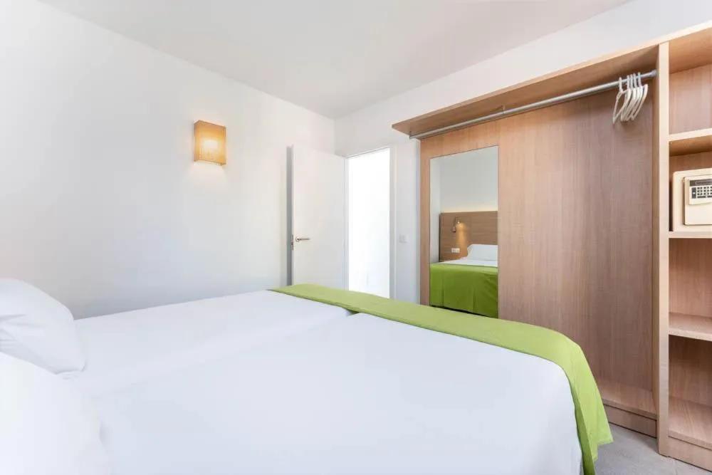 Photo of the whole room, Bed in Servatur Eden & Buganvillas