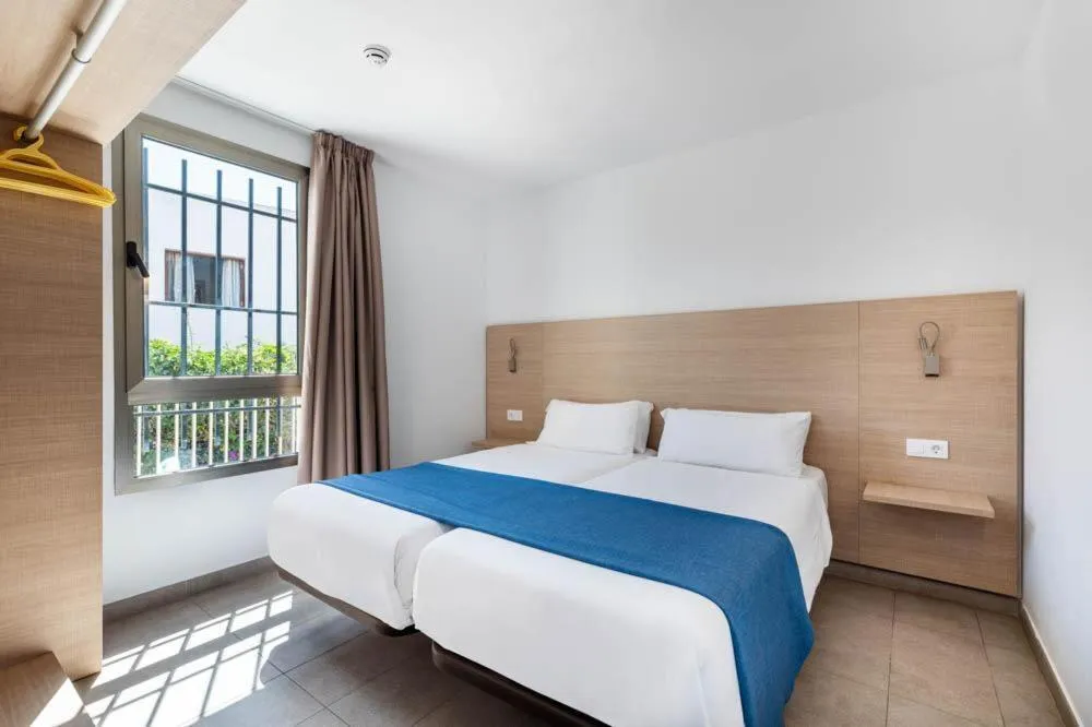 Photo of the whole room, Bed in Servatur Eden & Buganvillas