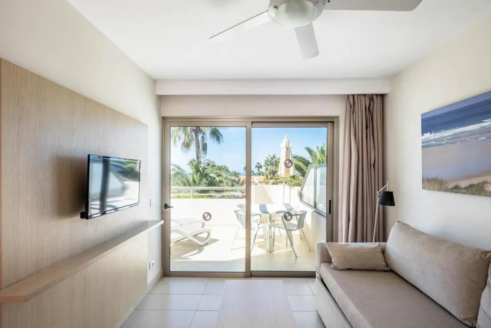 Photo of the whole room, Bed in Servatur Eden & Buganvillas