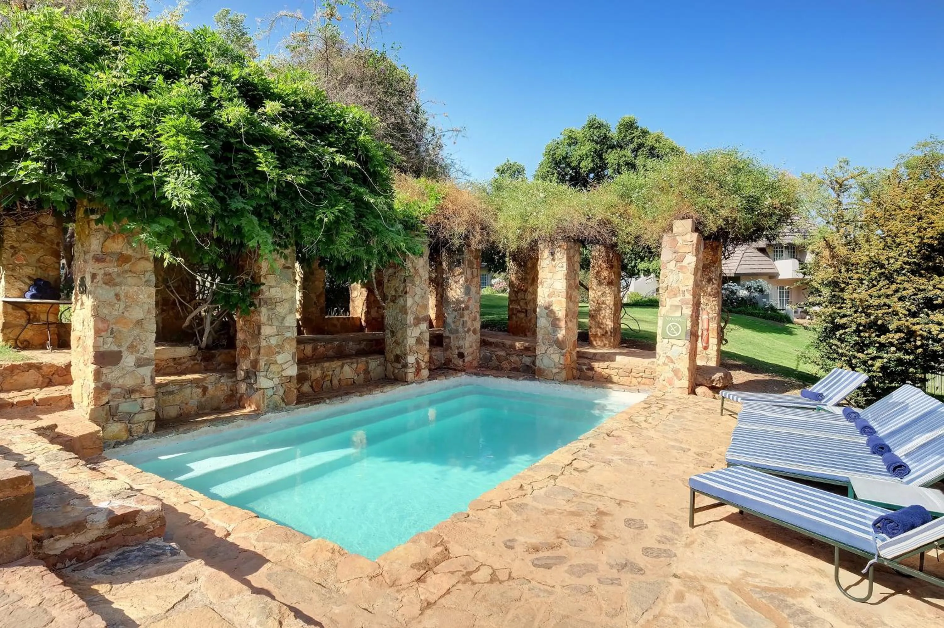 Swimming pool in Mount Grace Hotel & Spa