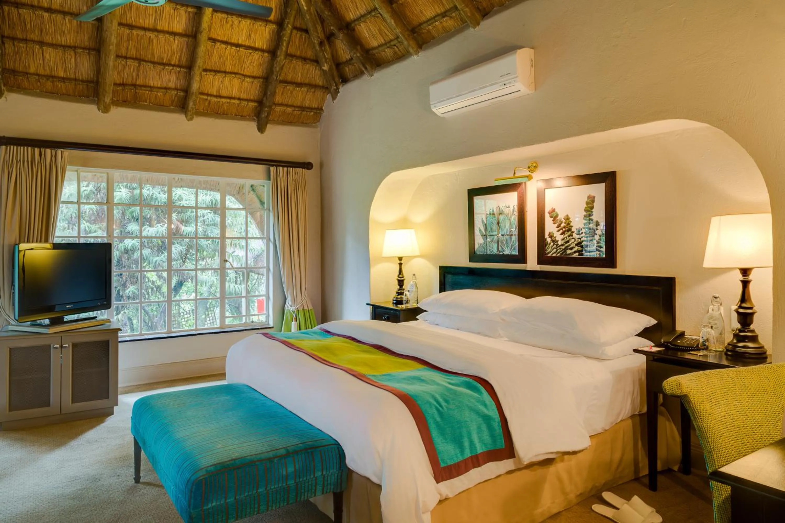 Bedroom, Bed in Mount Grace Hotel & Spa