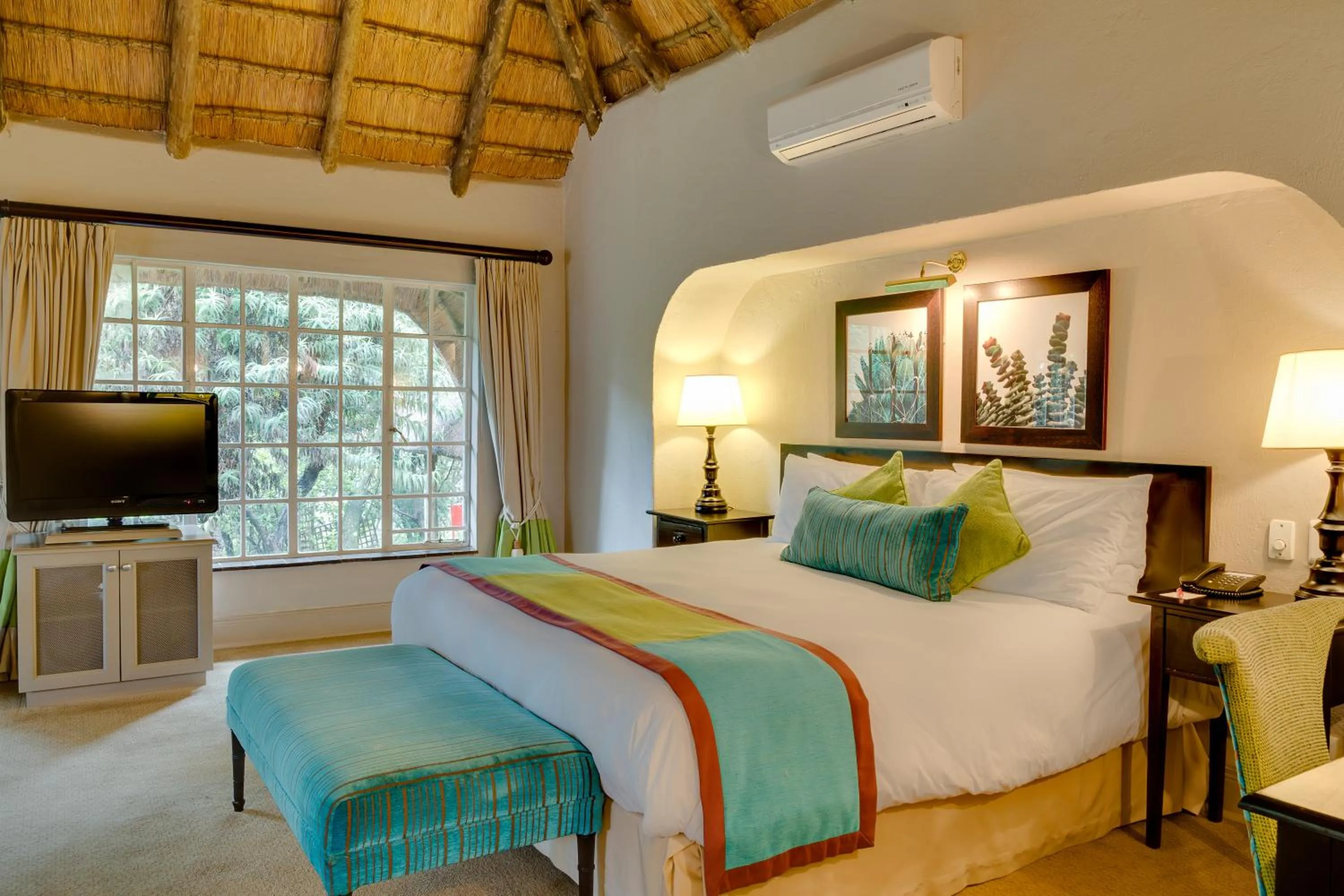 Bedroom, Bed in Mount Grace Hotel & Spa