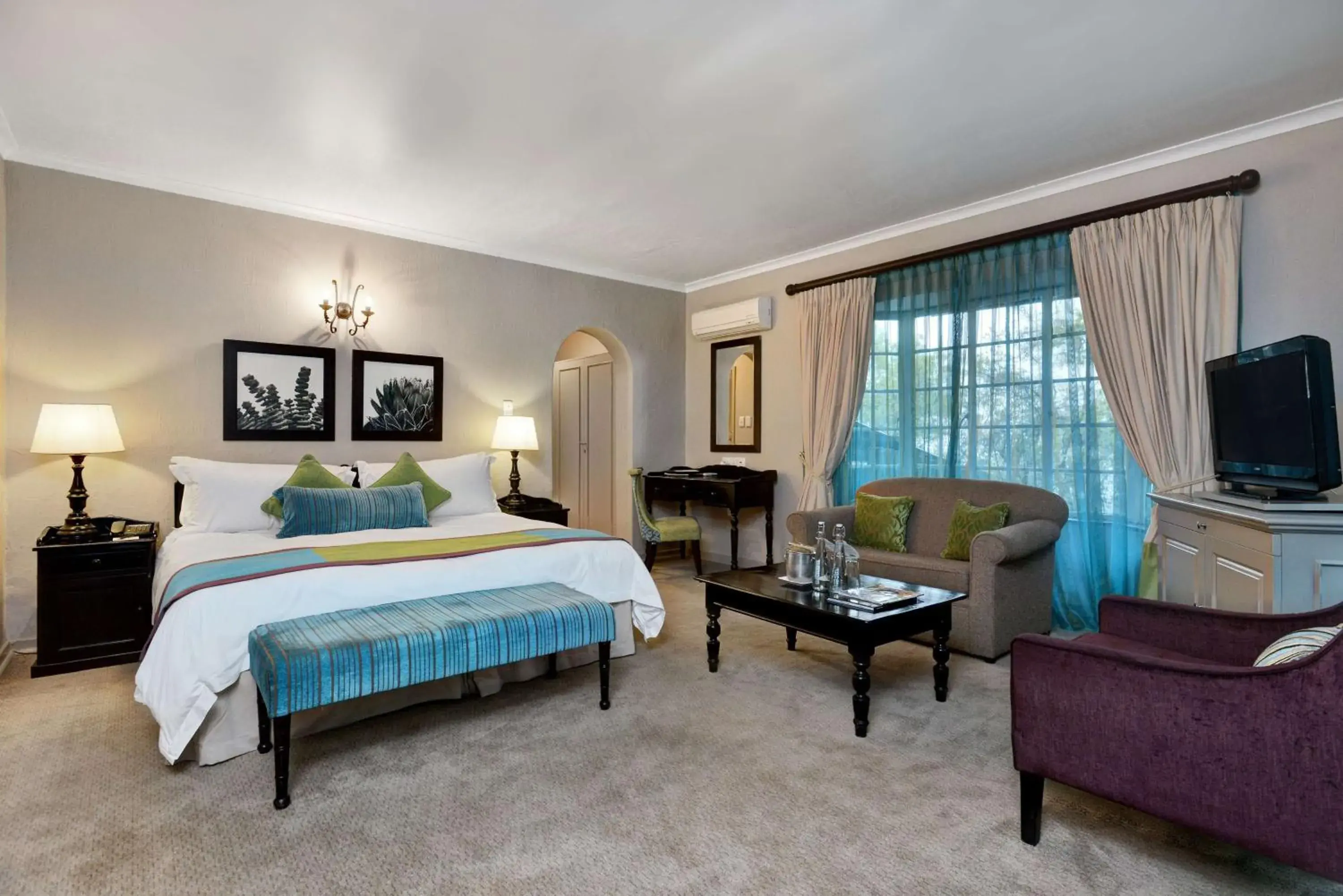 Photo of the whole room, Bed in Mount Grace Hotel & Spa Photo of the whole room, Bed in Mount Grace Hotel & Spa