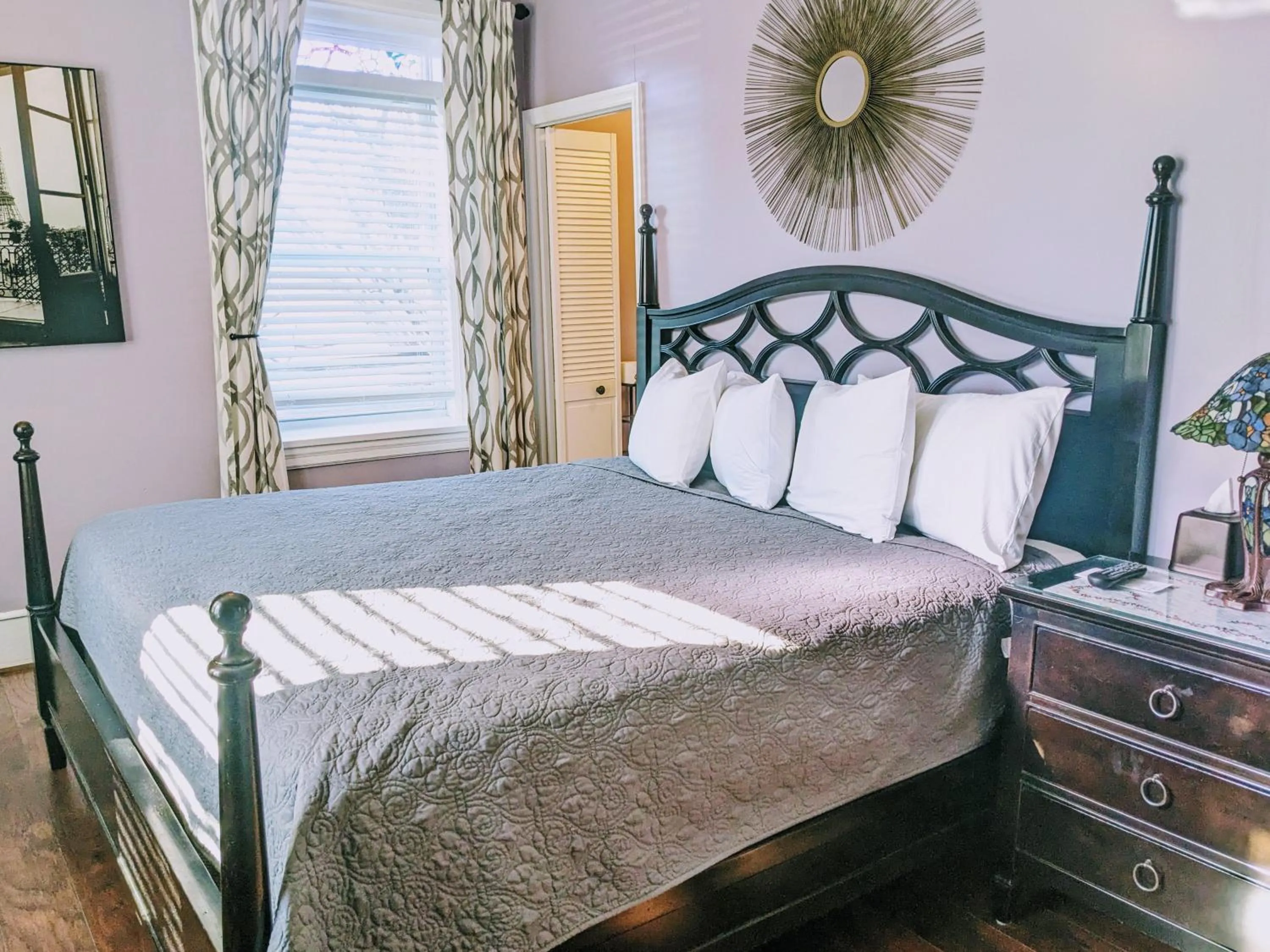 Bed in Chelsea Pub and Inn