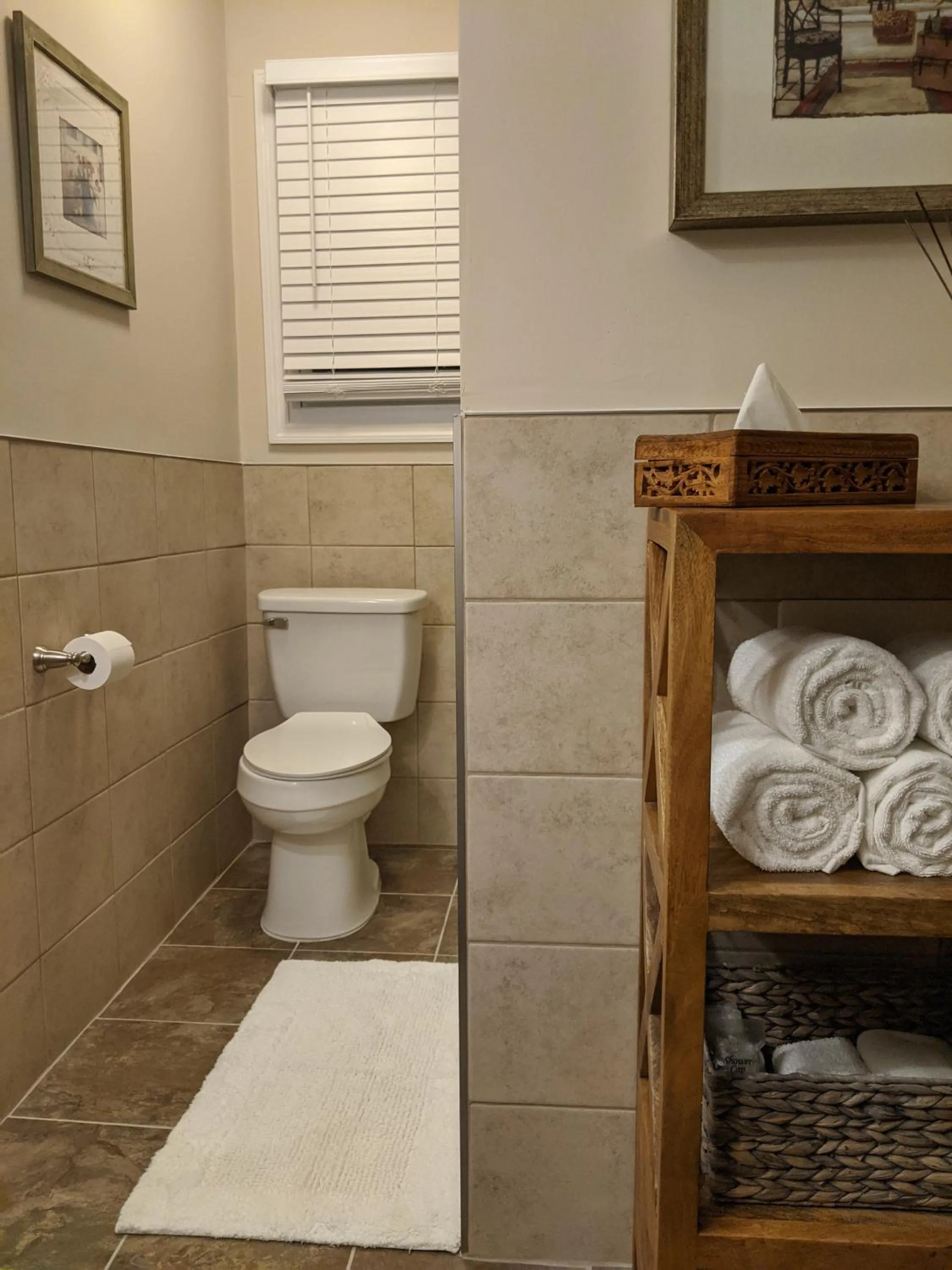 Toilet in Chelsea Pub and Inn