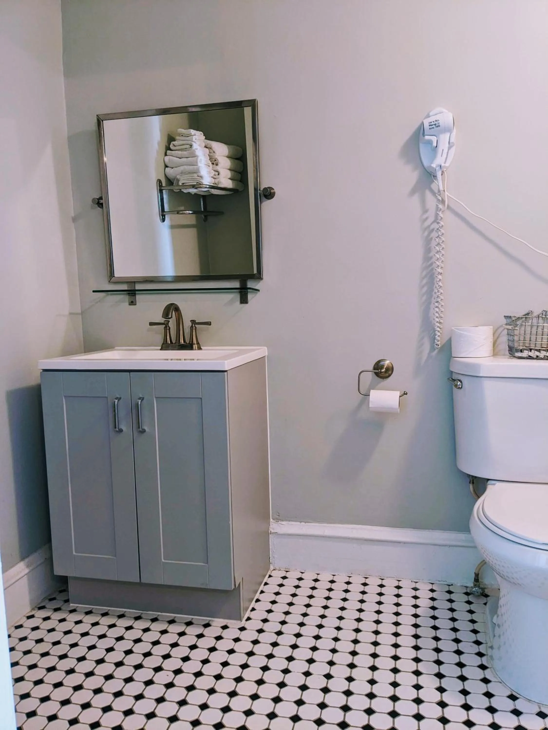 Shower in Chelsea Pub and Inn