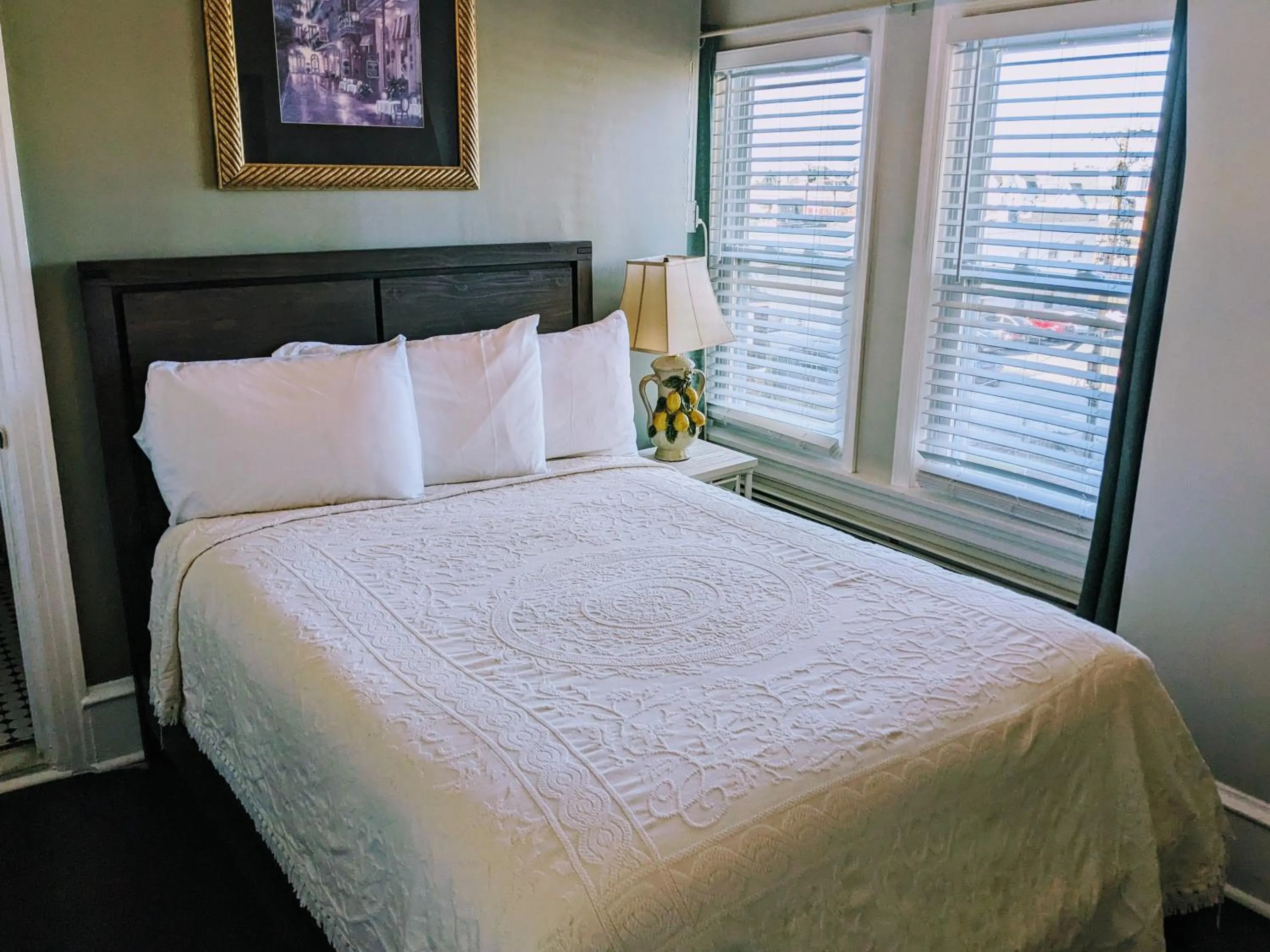 Bed in Chelsea Pub and Inn