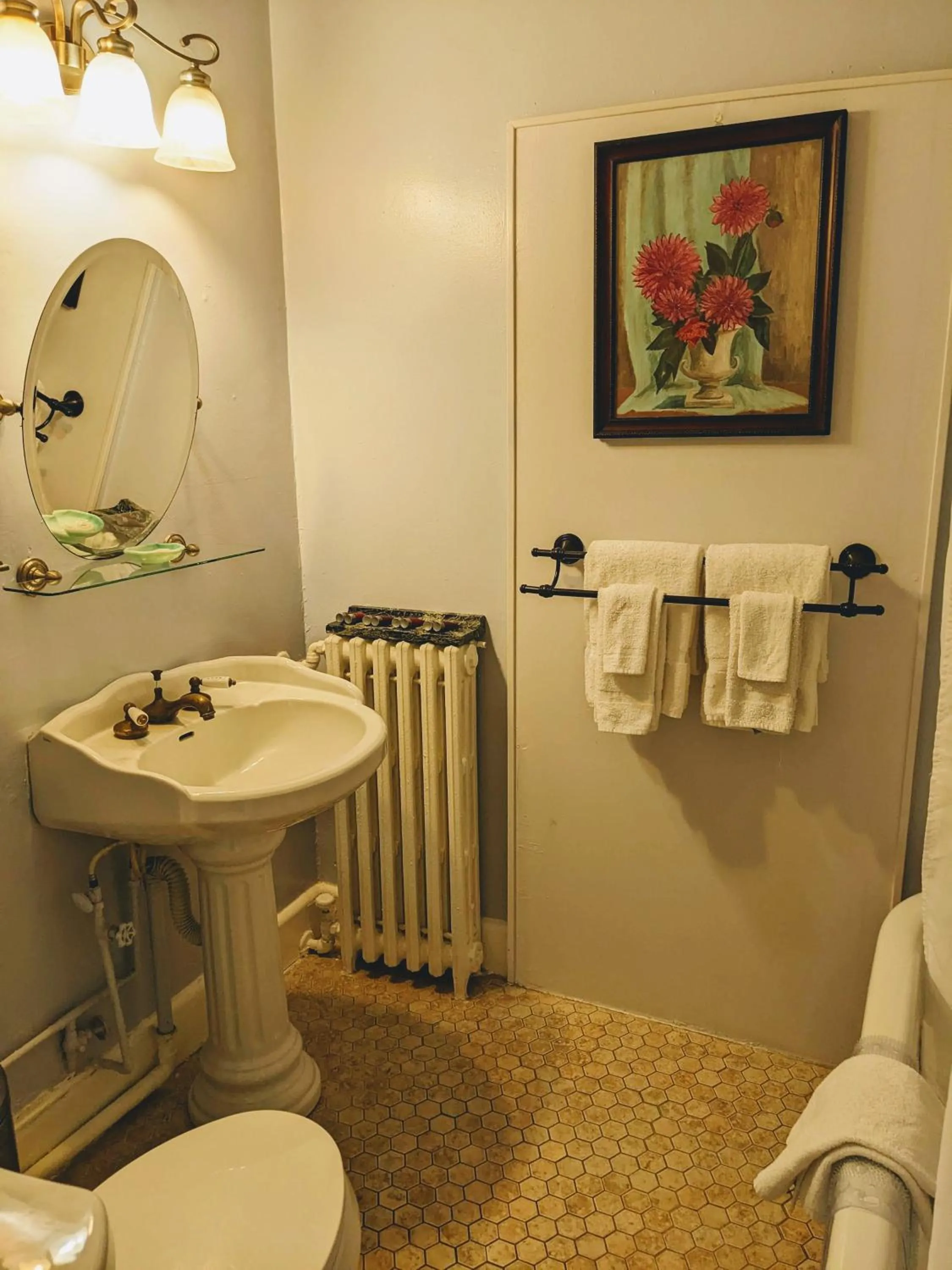 Shower in Chelsea Pub and Inn