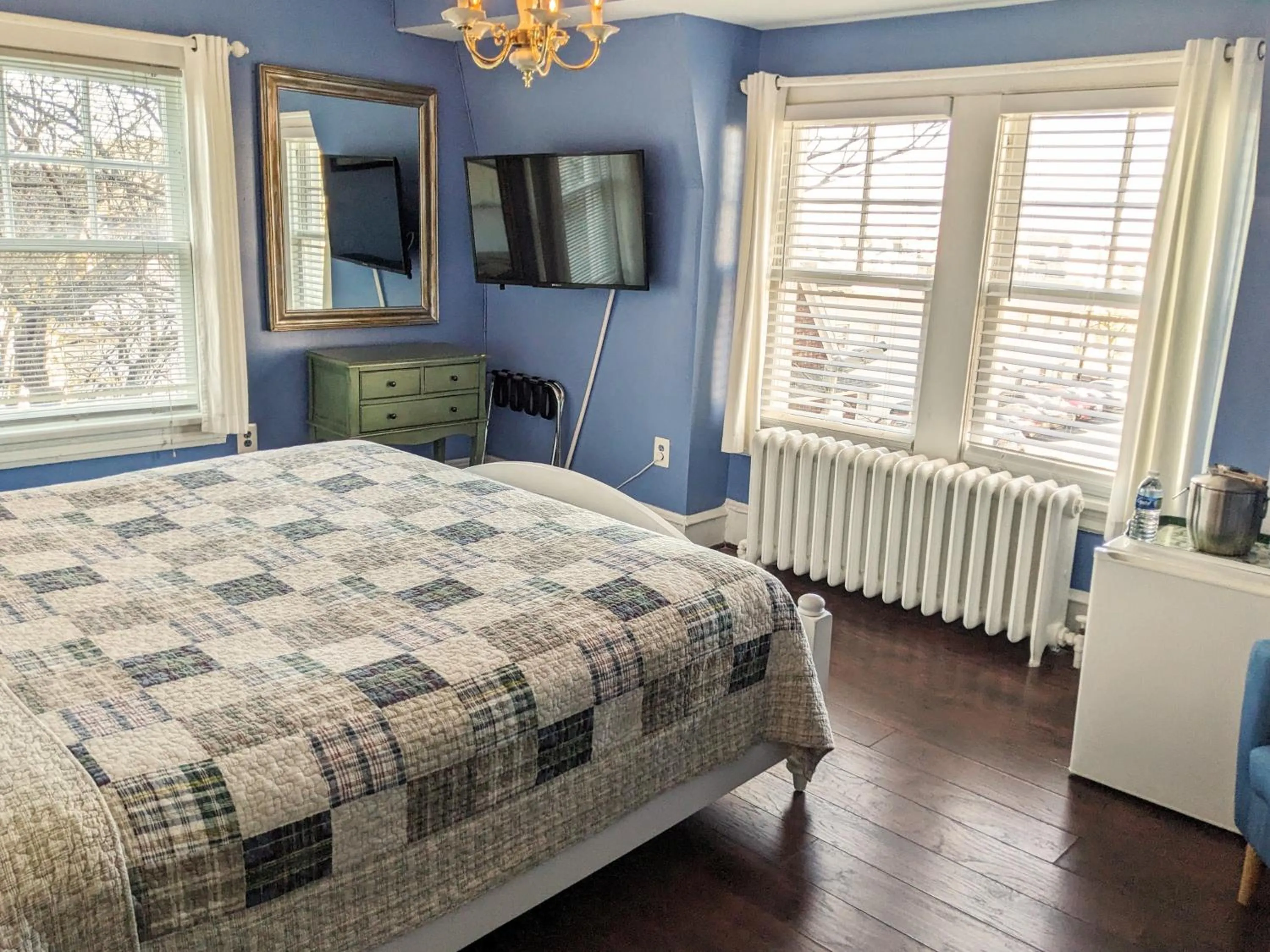 Bed in Chelsea Pub and Inn