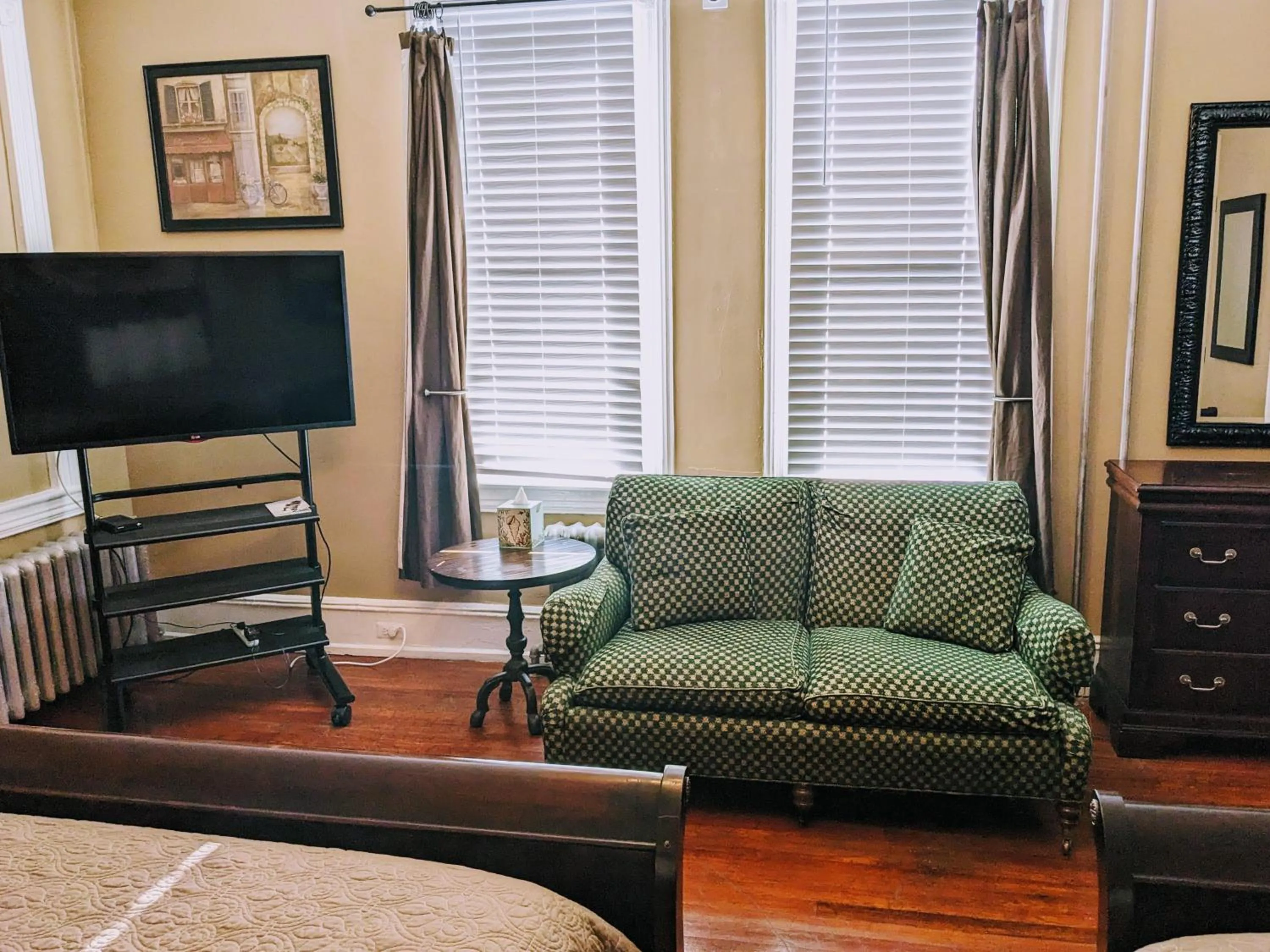 TV and multimedia in Chelsea Pub and Inn