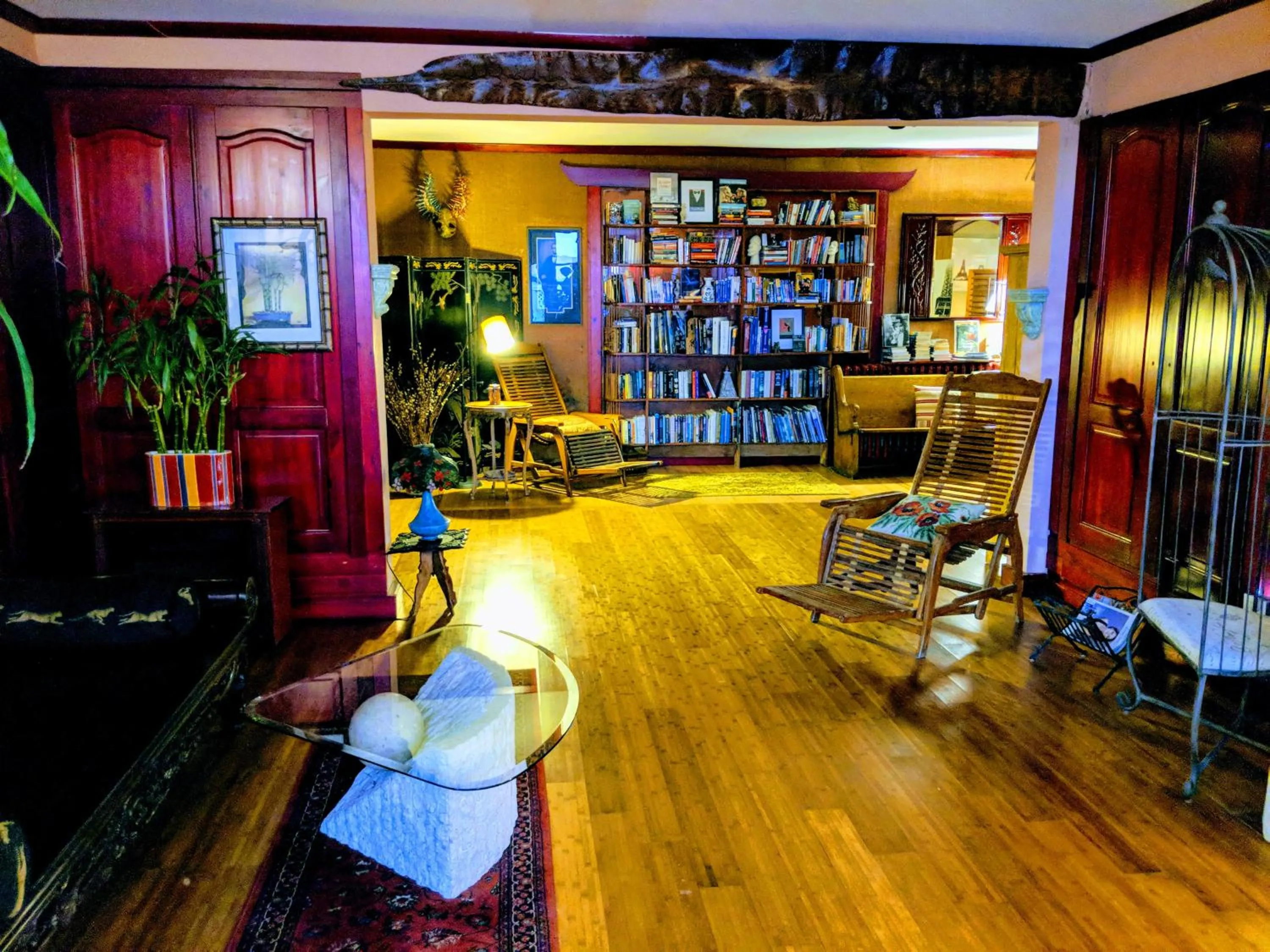 Library in Chelsea Pub and Inn