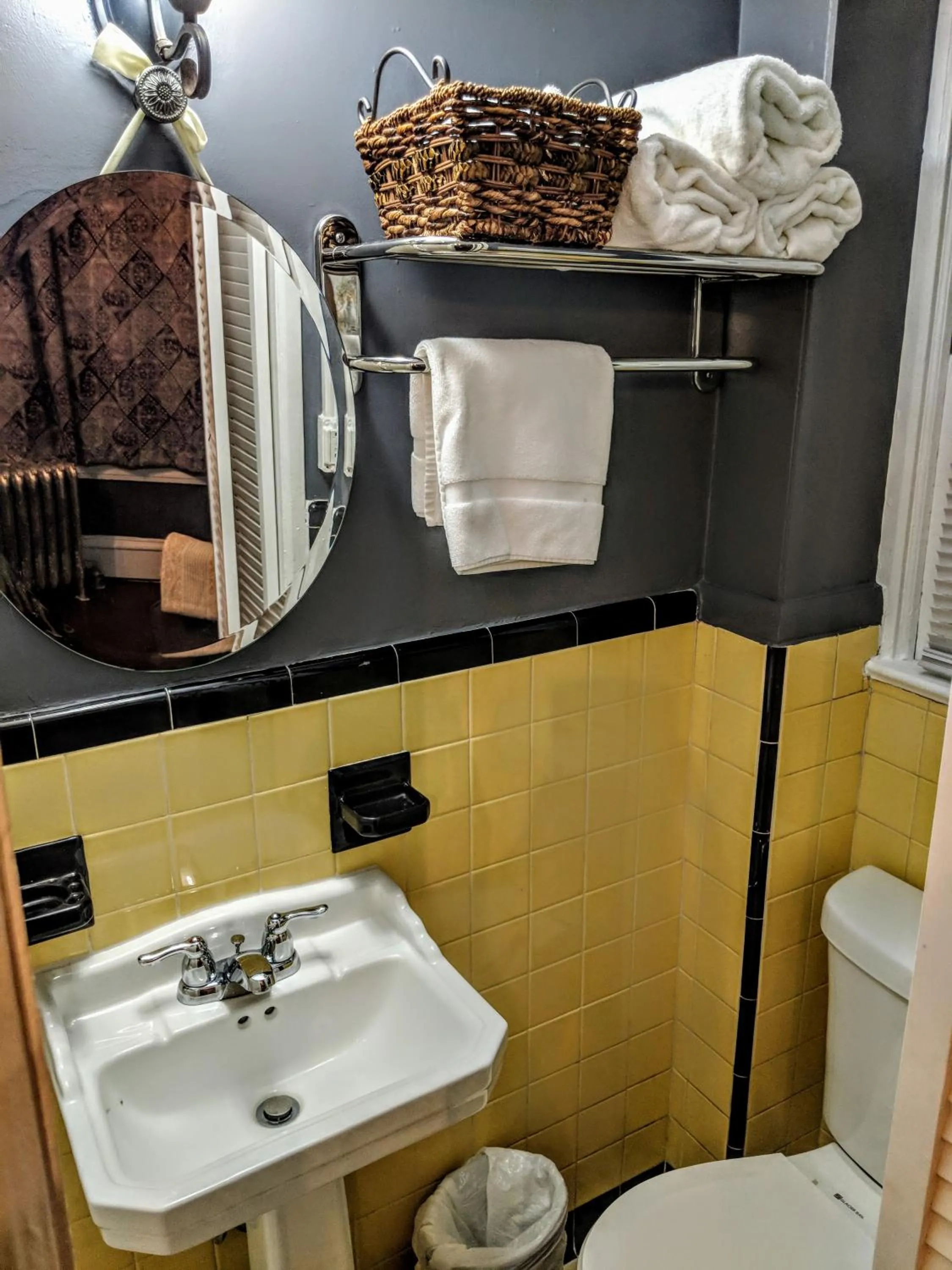 Bathroom in Chelsea Pub and Inn