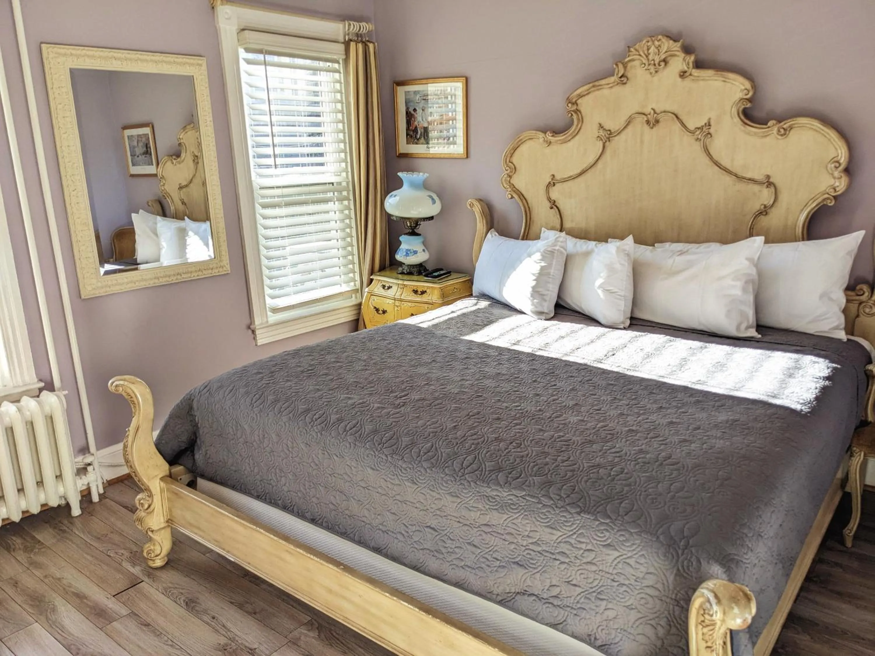 Bed in Chelsea Pub and Inn