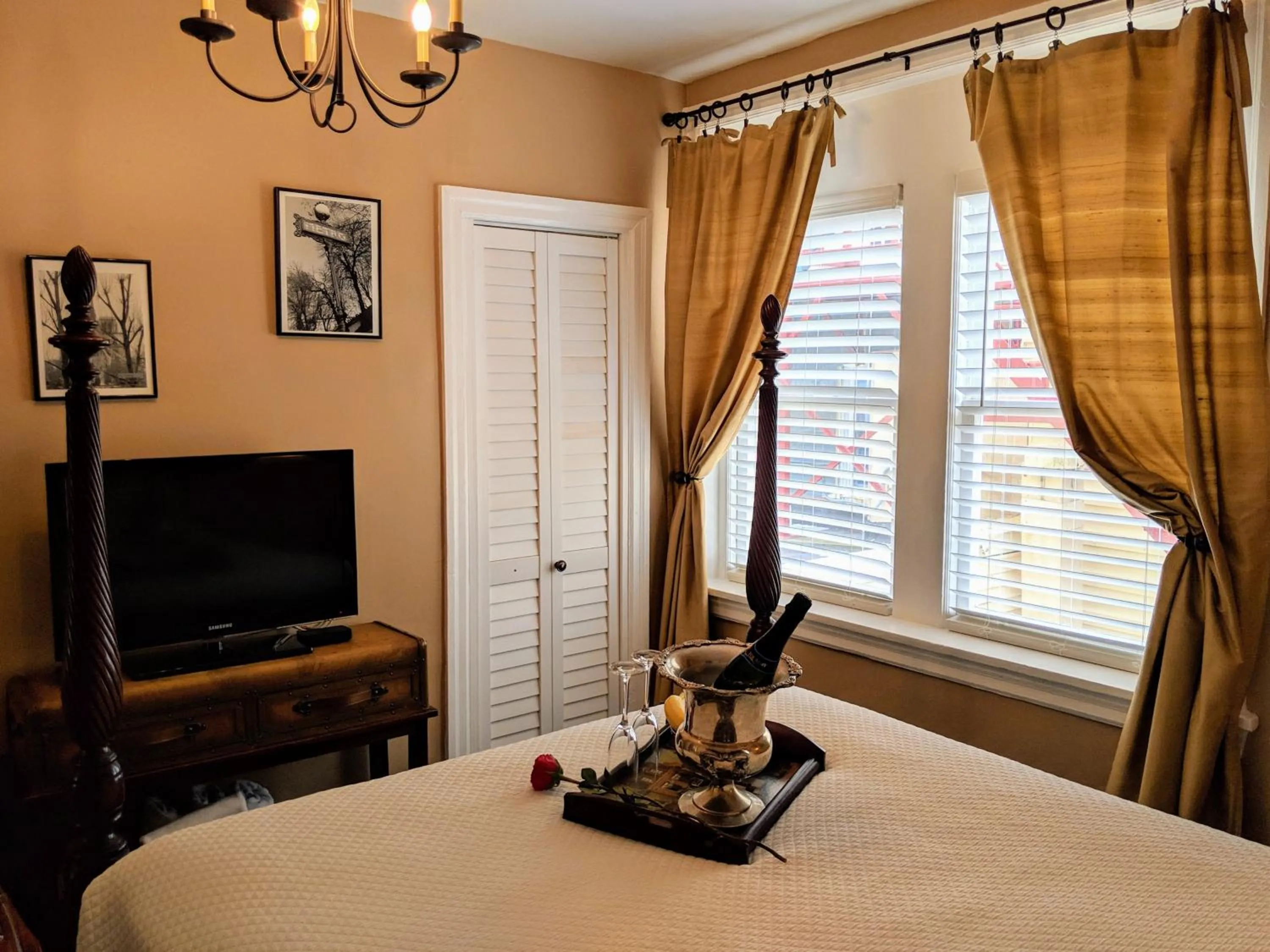 Bed in Chelsea Pub and Inn