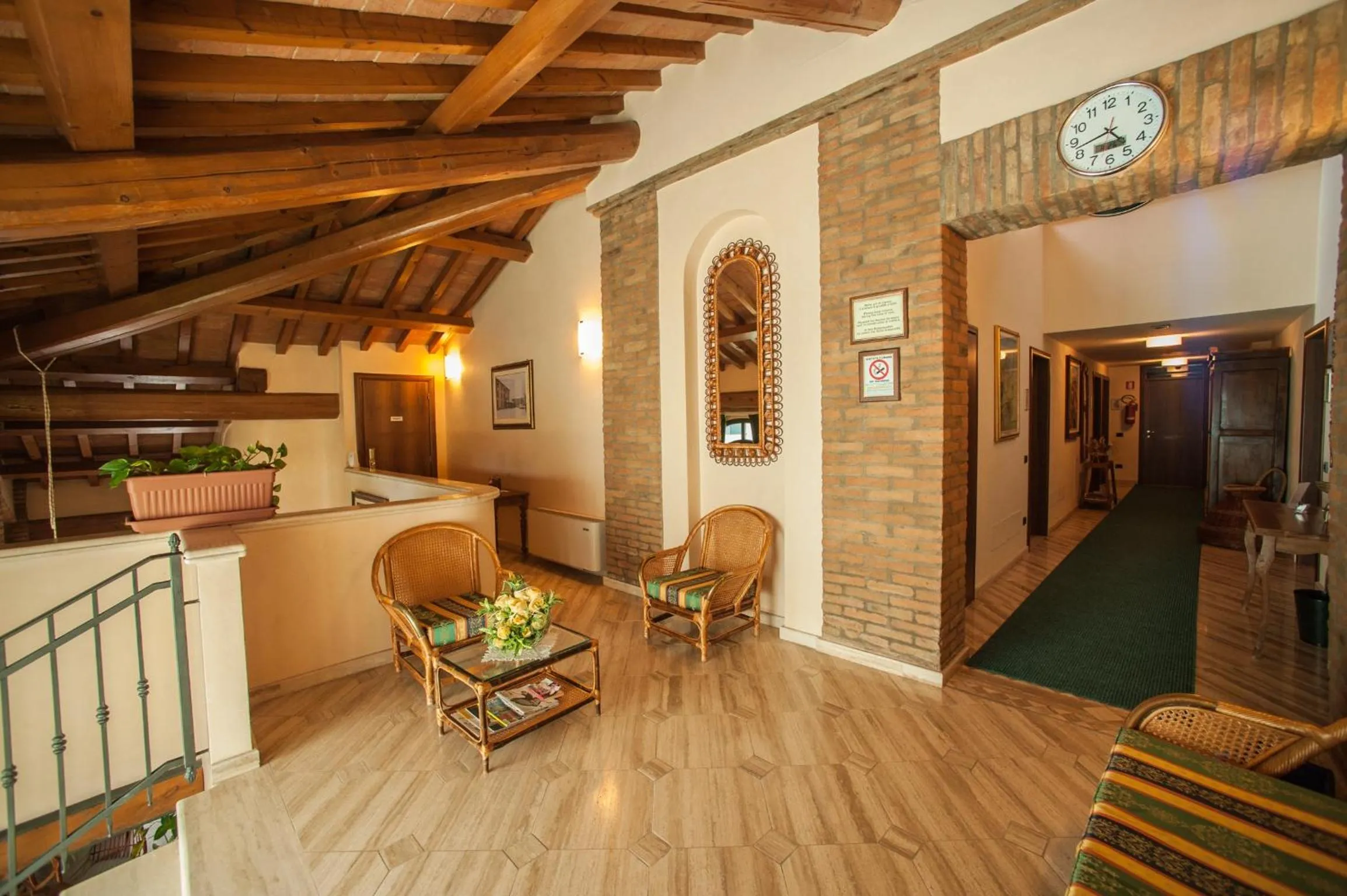 Communal lounge/ TV room in Hotel Corte Vecchia