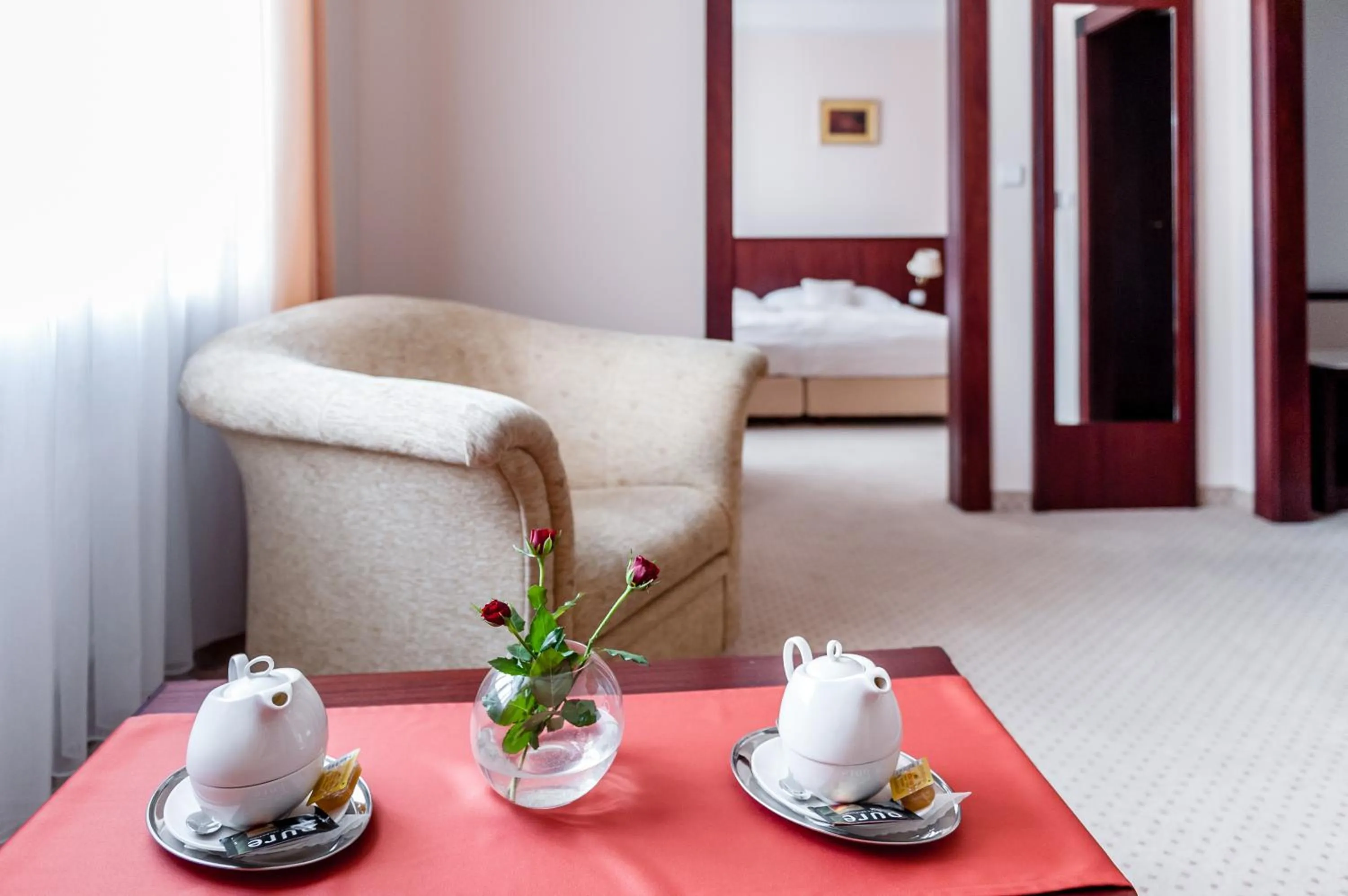 Living room, Bed in Hotel Kultúra