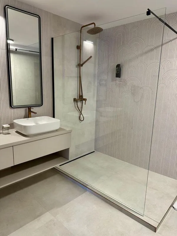 Shower in Hotel Kultúra