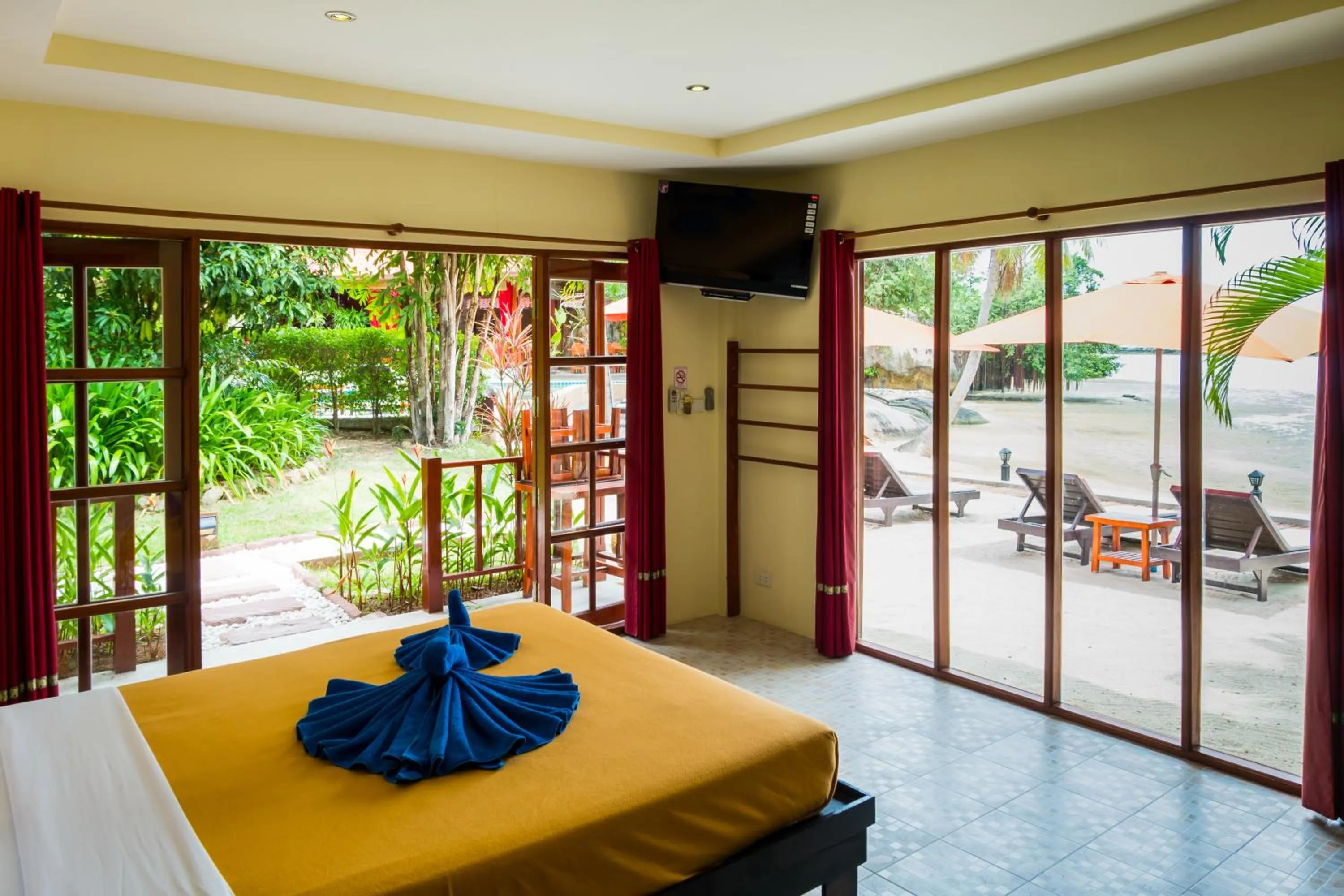 Photo of the whole room, Bed in Cyana Resort