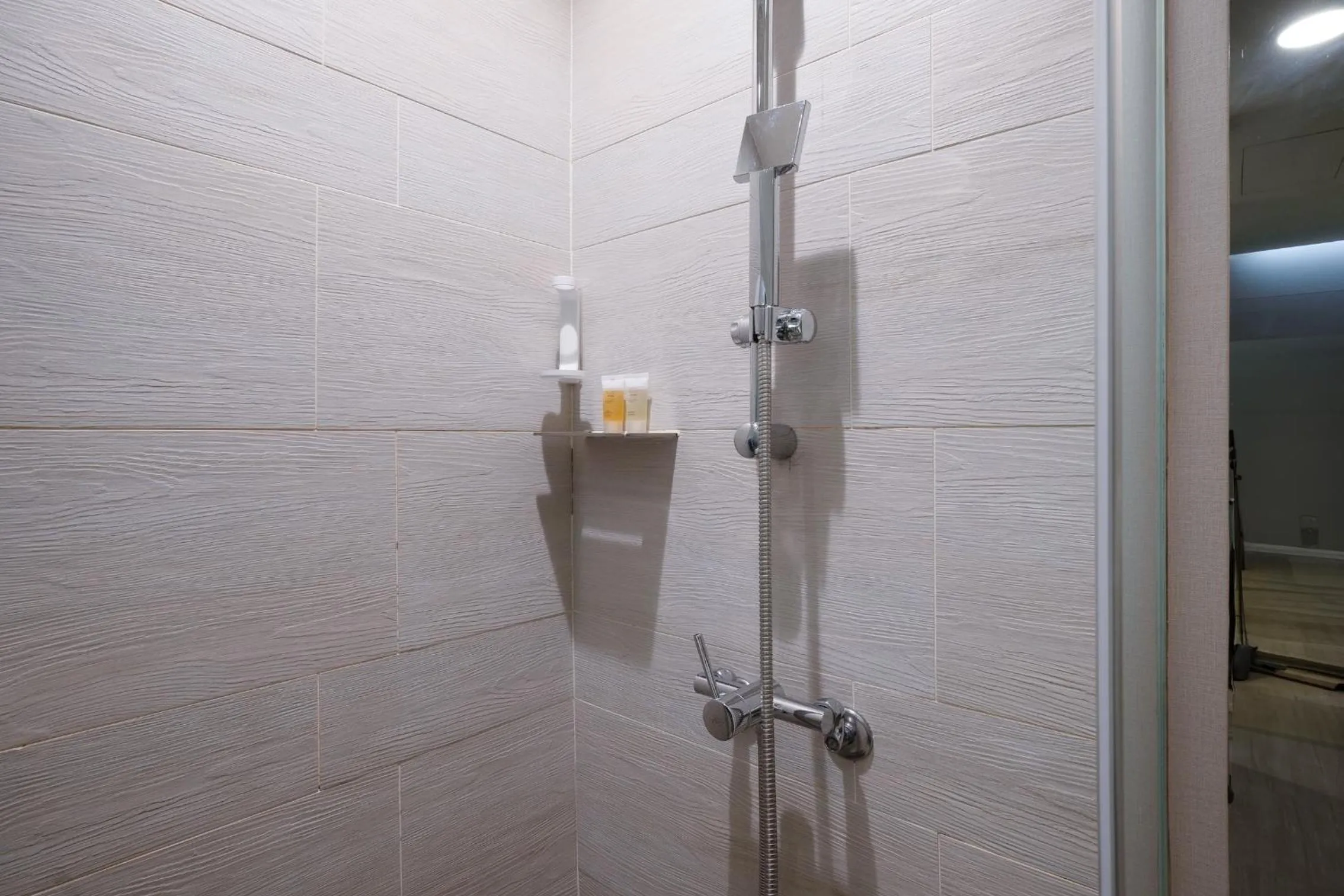Shower in CHECK inn Taipei Xinyi