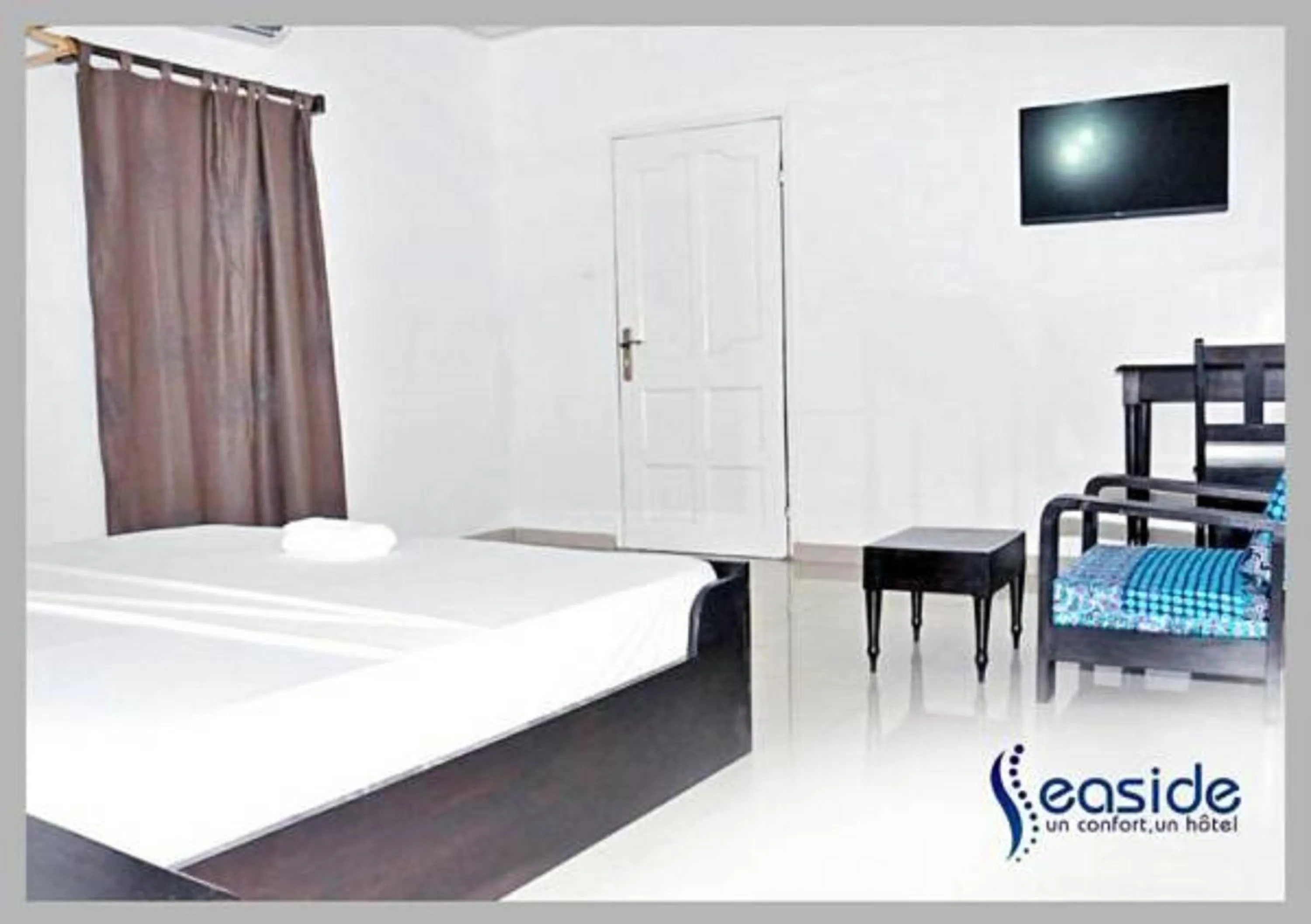 Photo of the whole room, Bed in Hôtel Seaside