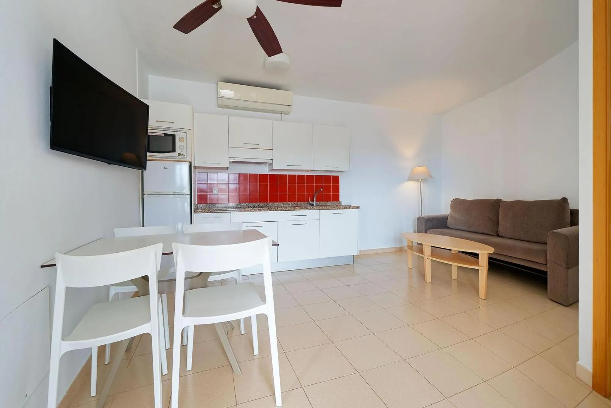 Photo of the whole room in Servatur Altamadores