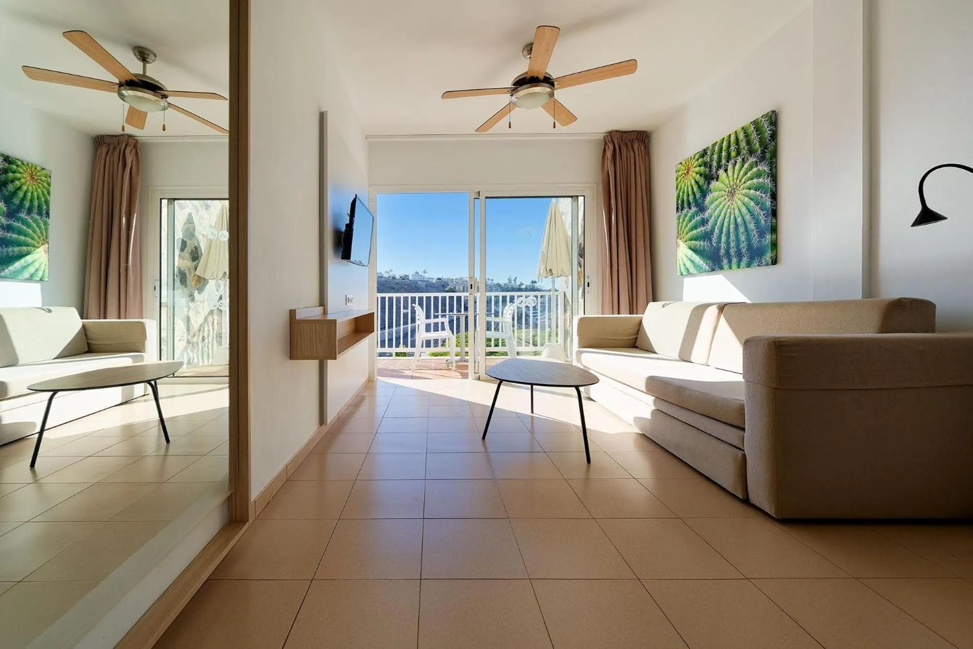 Photo of the whole room in Servatur Altamadores