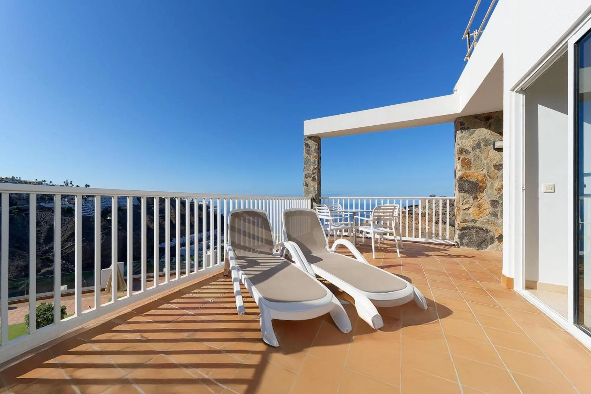 Photo of the whole room in Servatur Altamadores