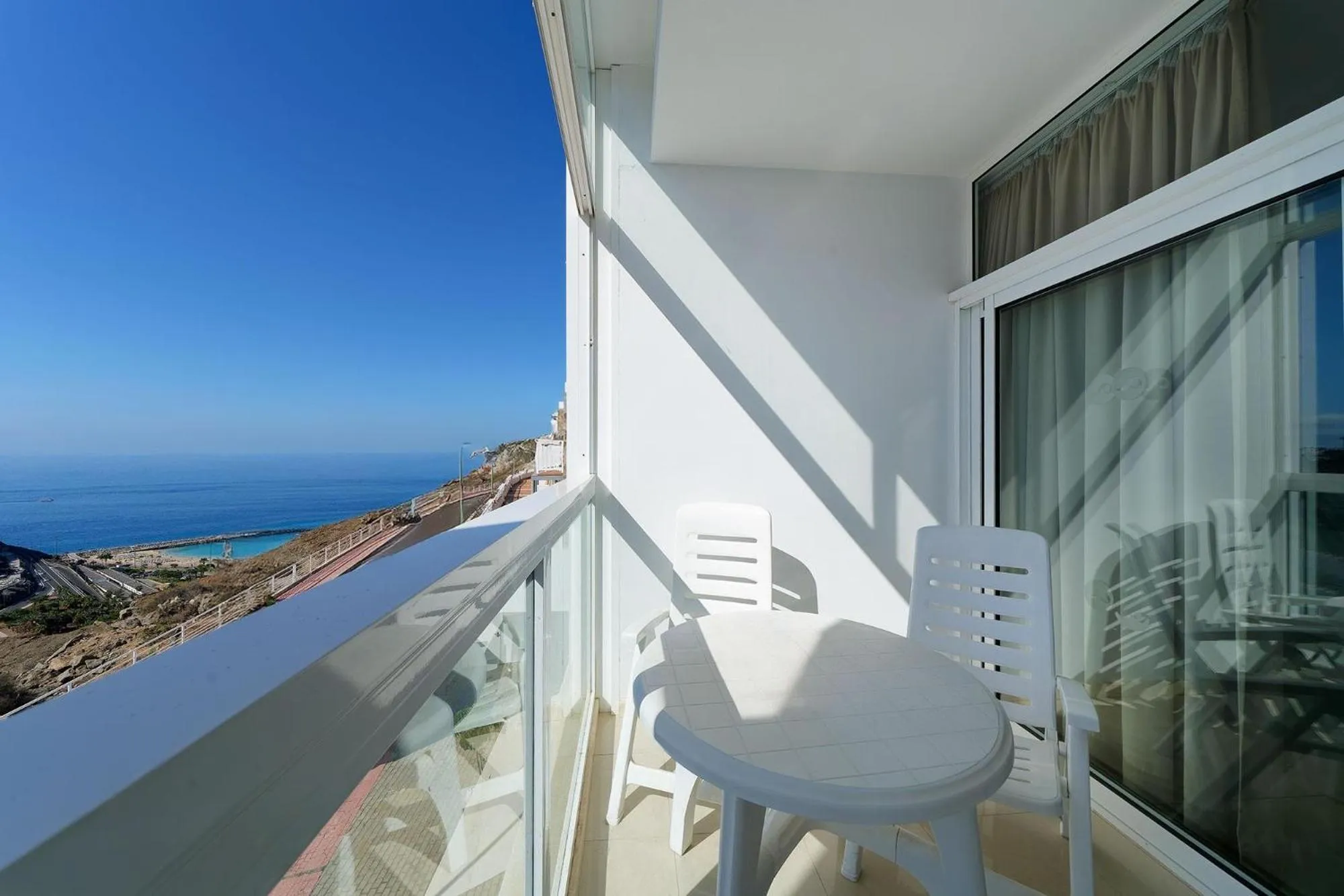 Photo of the whole room in Servatur Altamadores