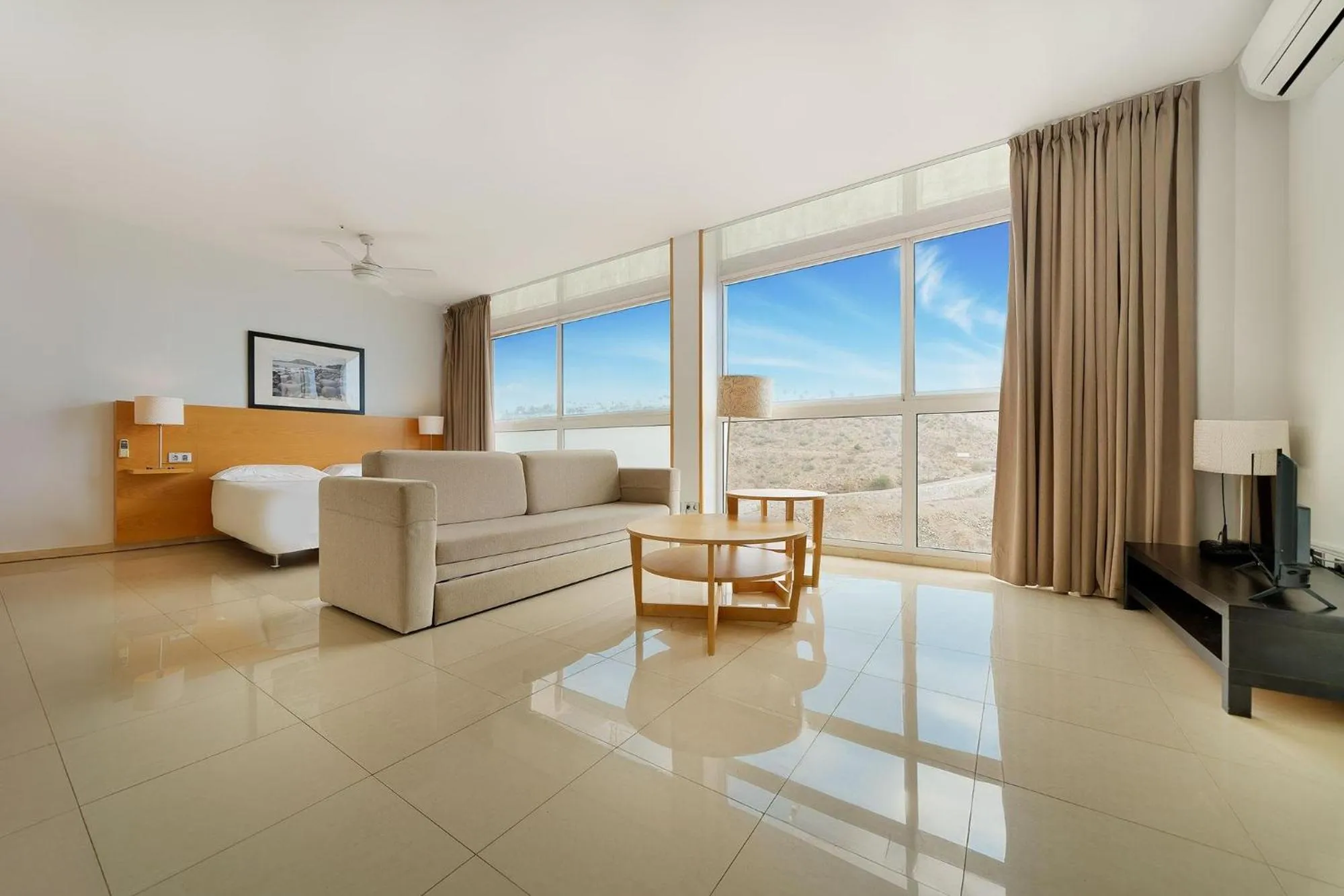 Photo of the whole room in Servatur Altamadores