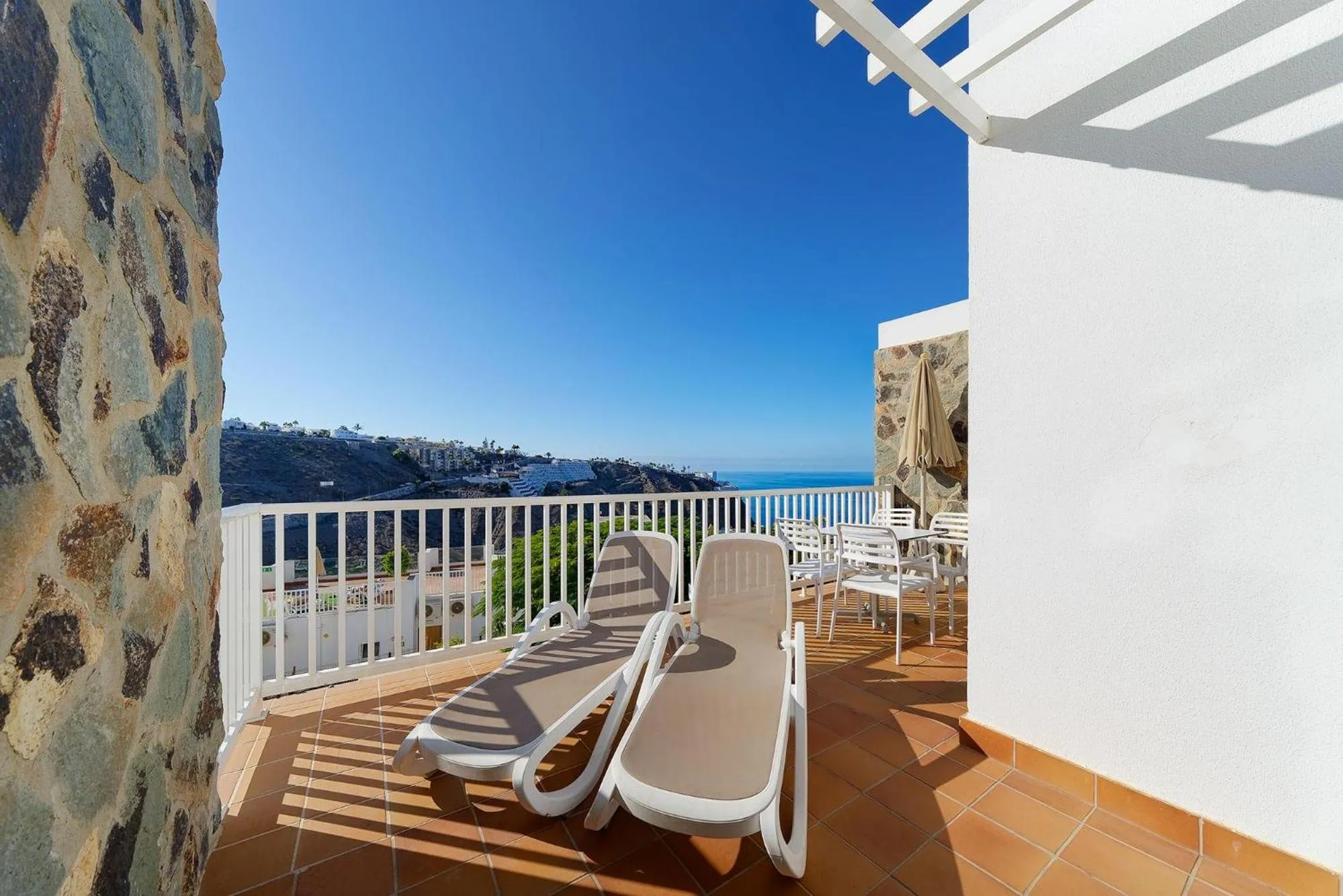 Photo of the whole room in Servatur Altamadores