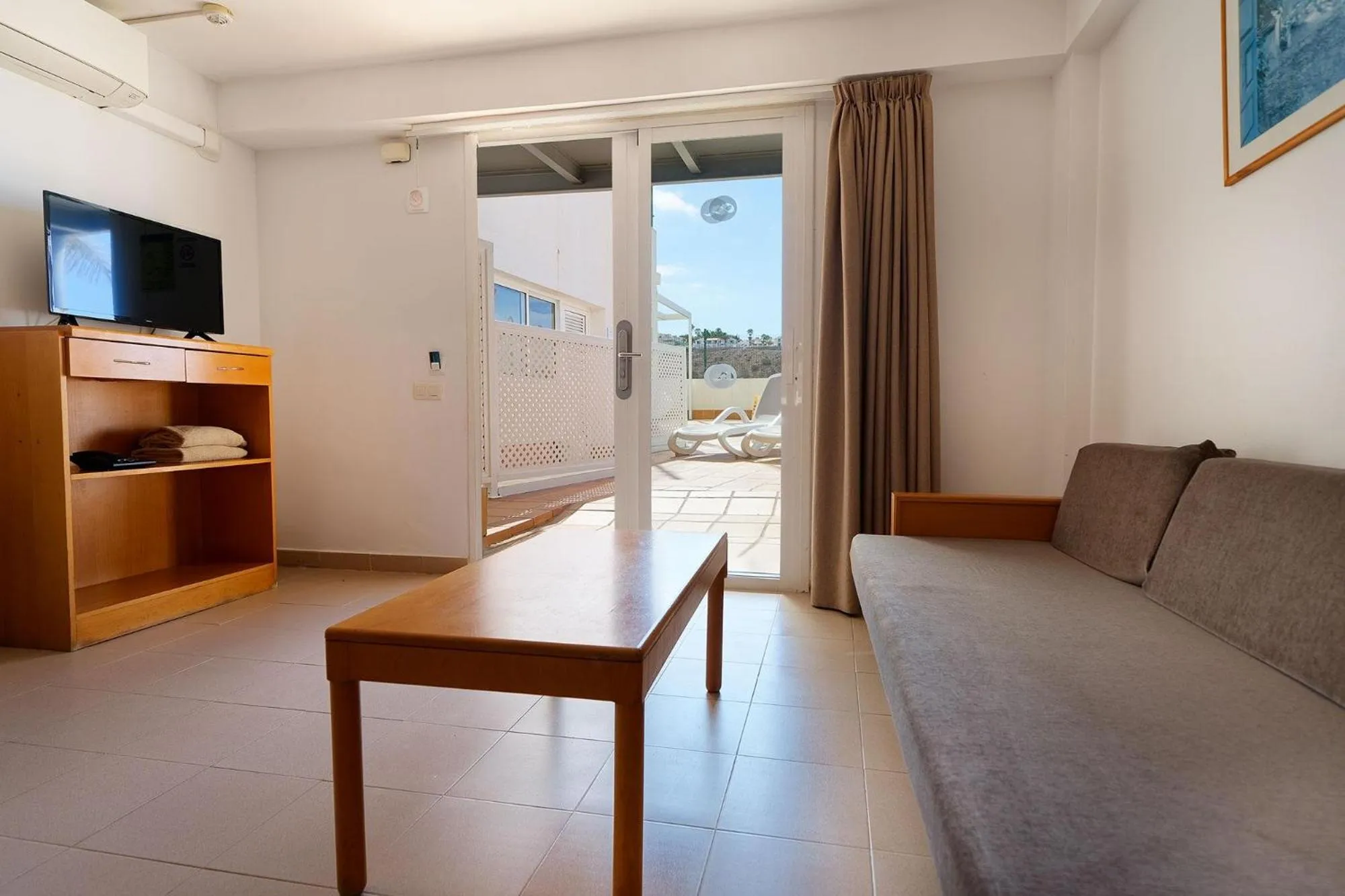 Photo of the whole room in Servatur Altamadores