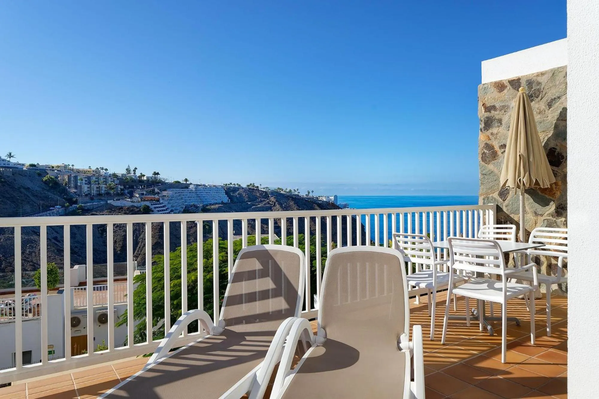 Photo of the whole room in Servatur Altamadores